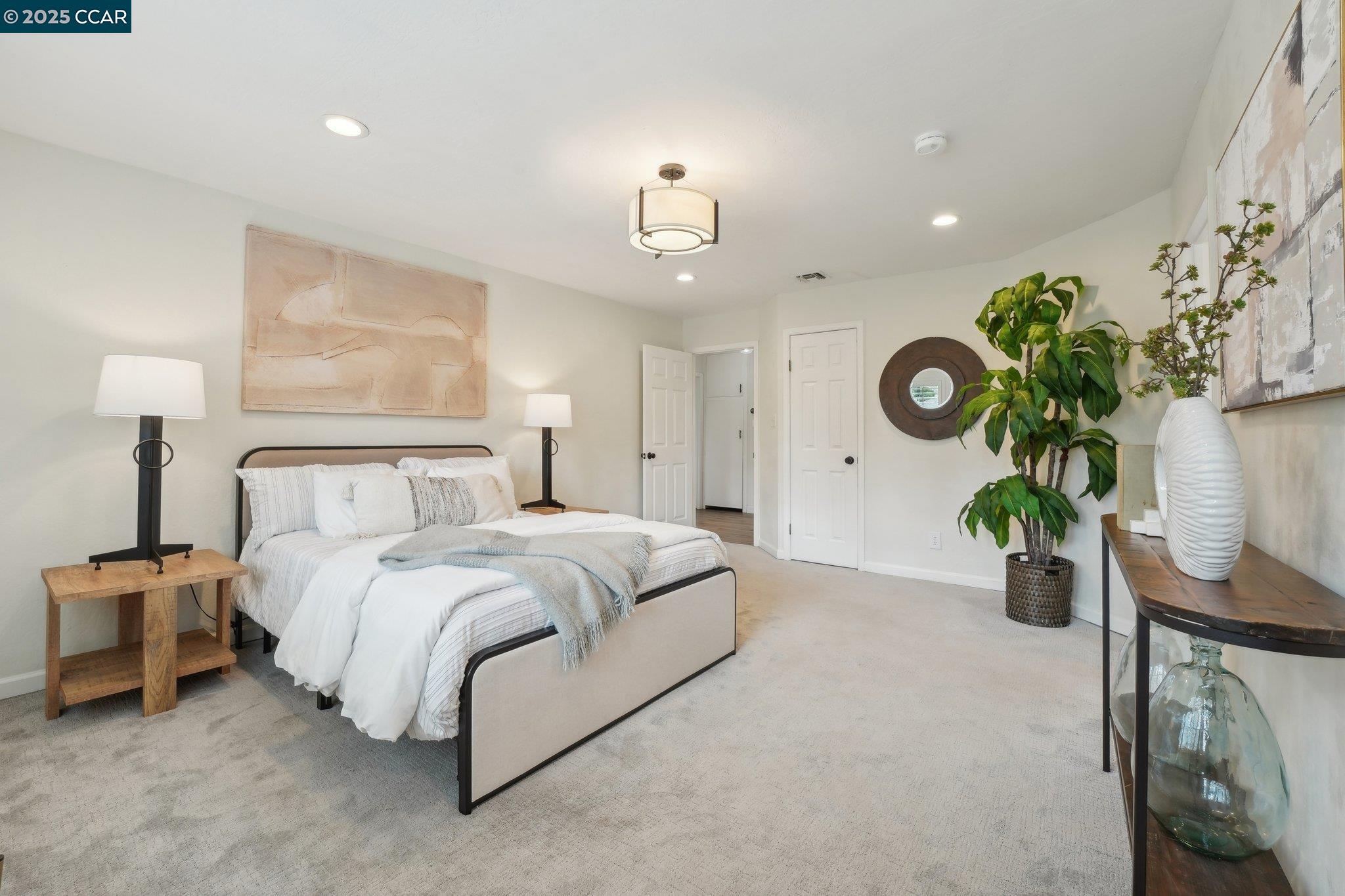 1837 Roche Dr