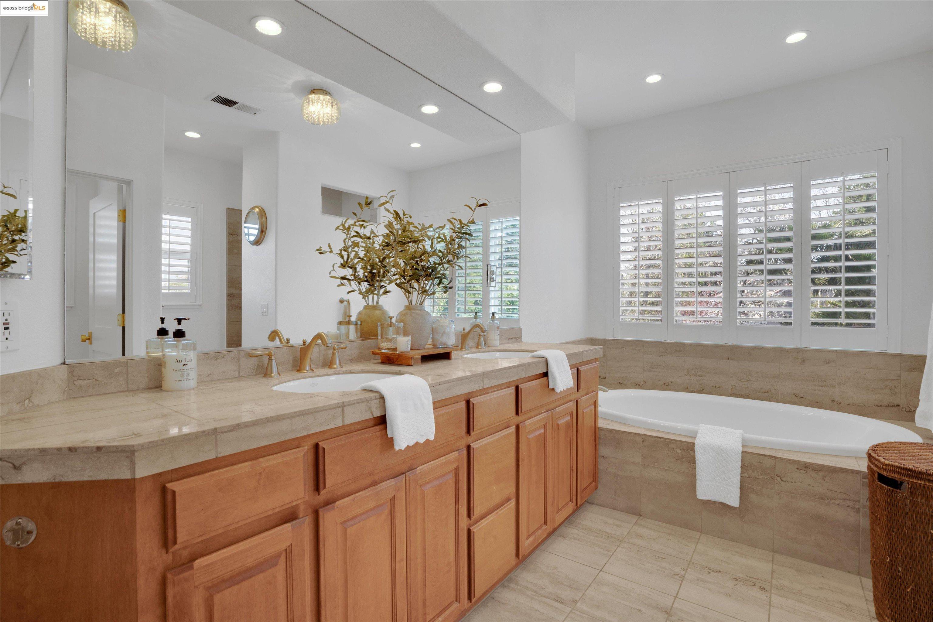 905 Rutherford Cir