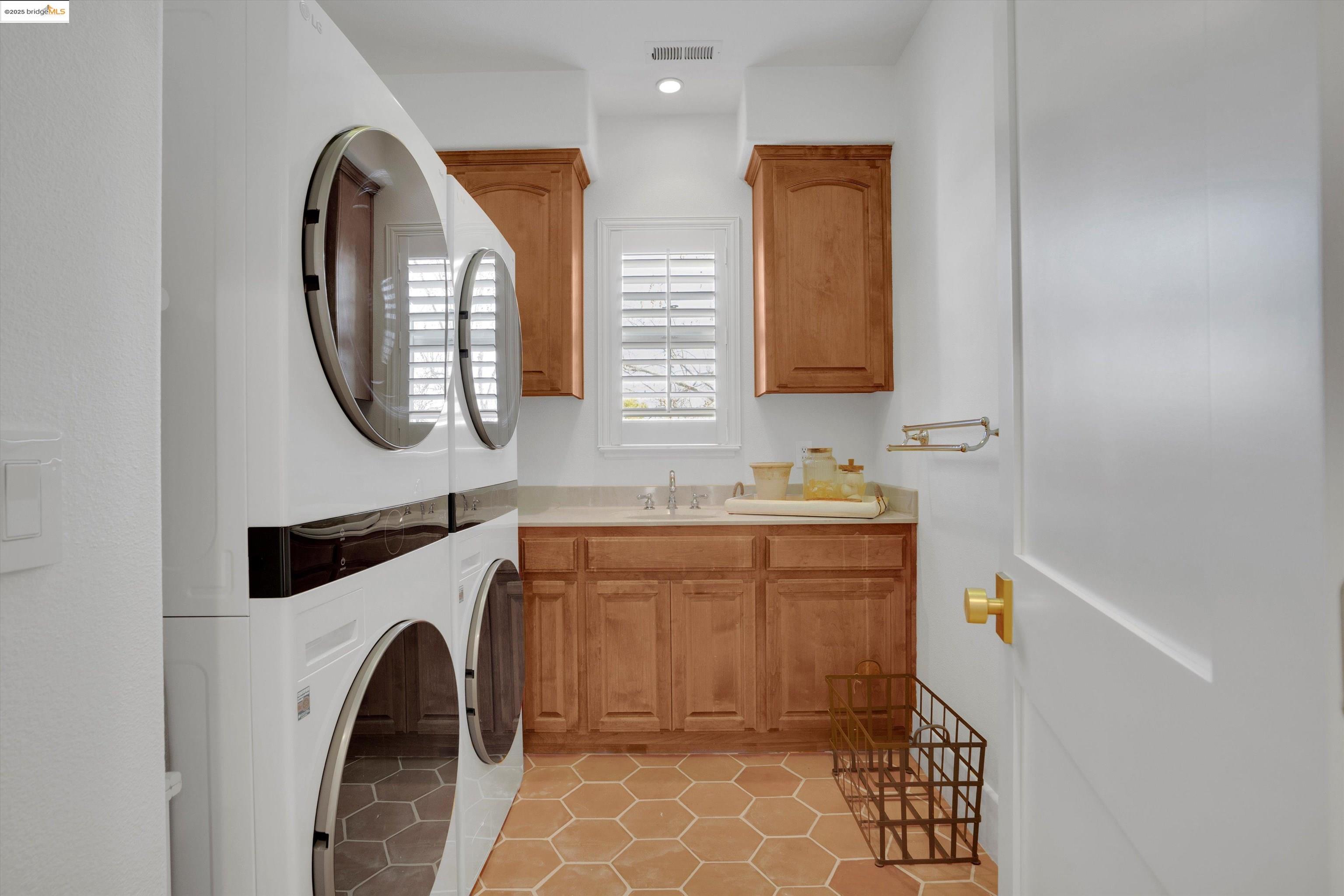 905 Rutherford Cir