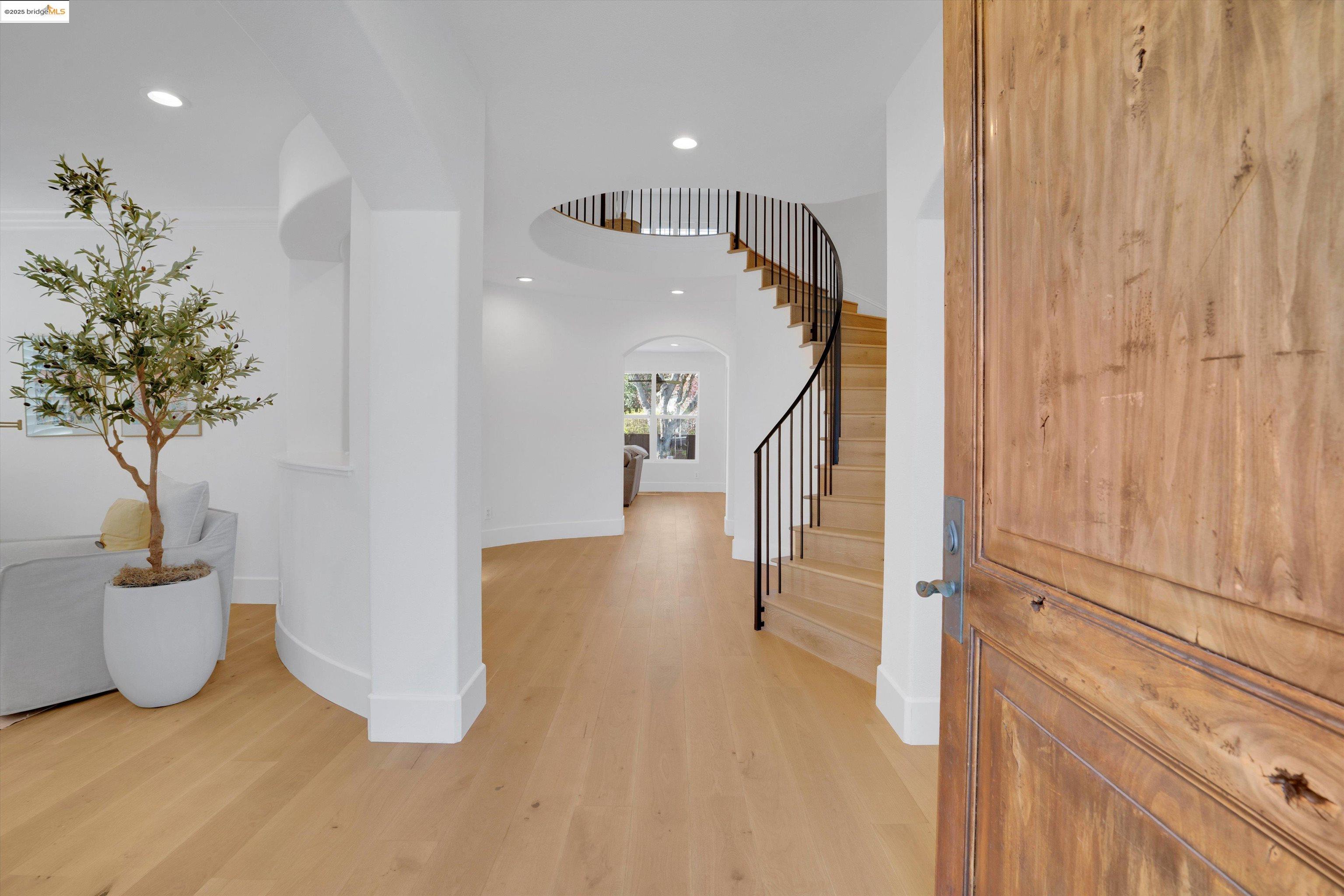 905 Rutherford Cir