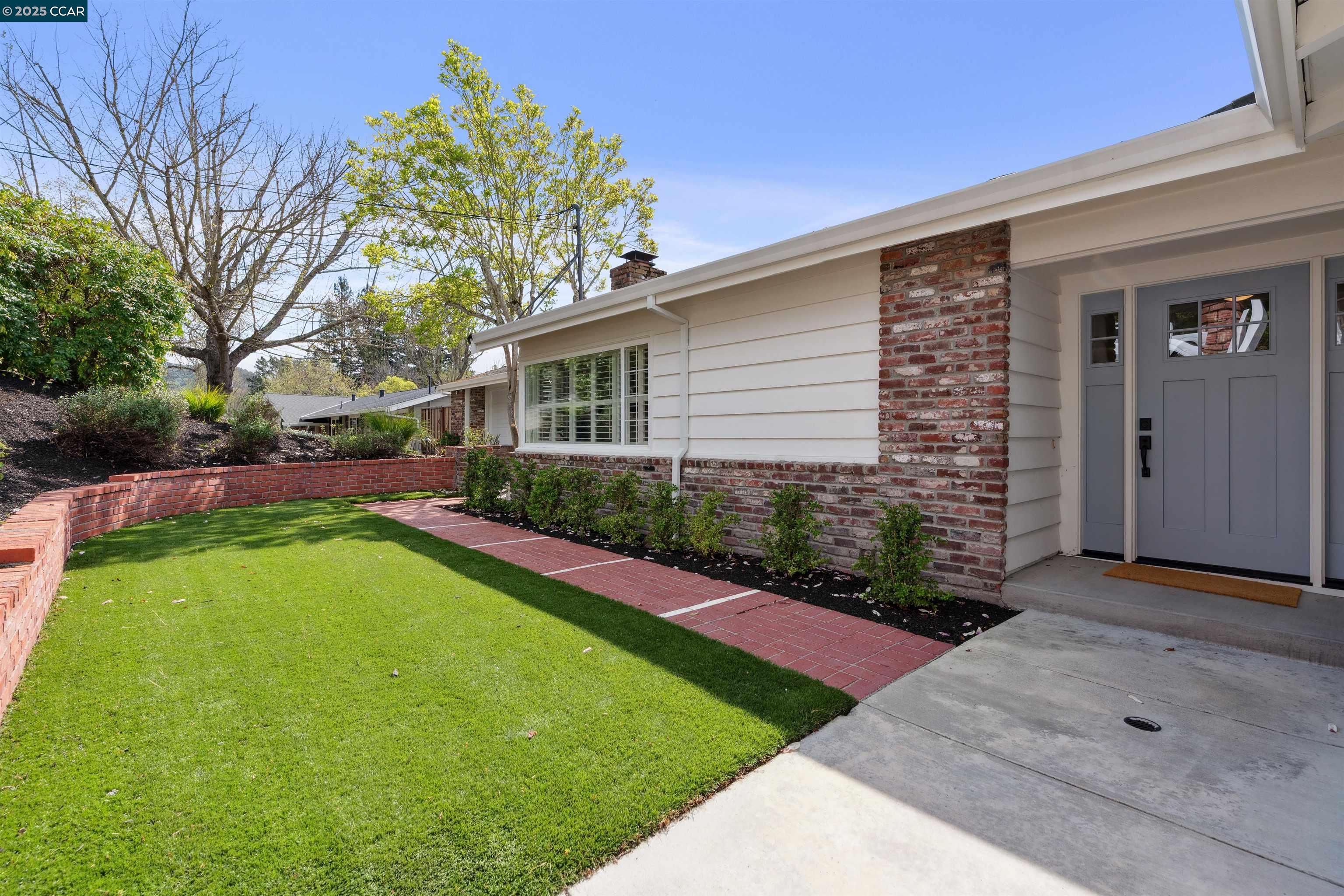 617 Huntleigh Dr