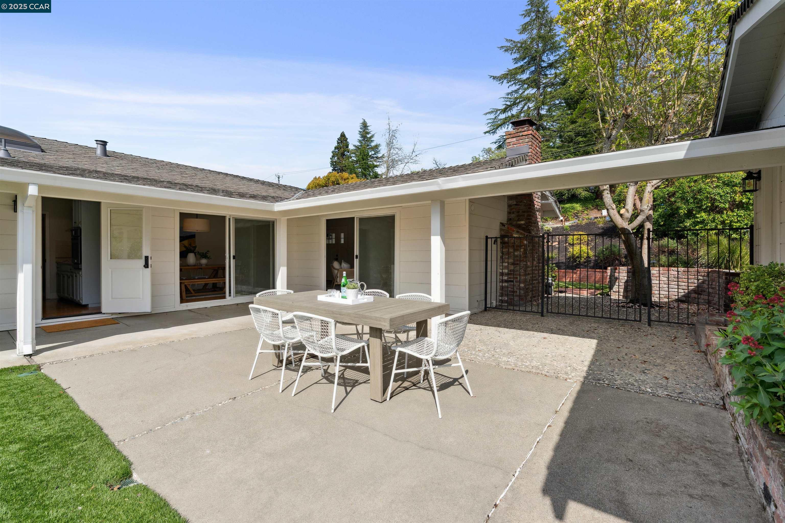 617 Huntleigh Dr