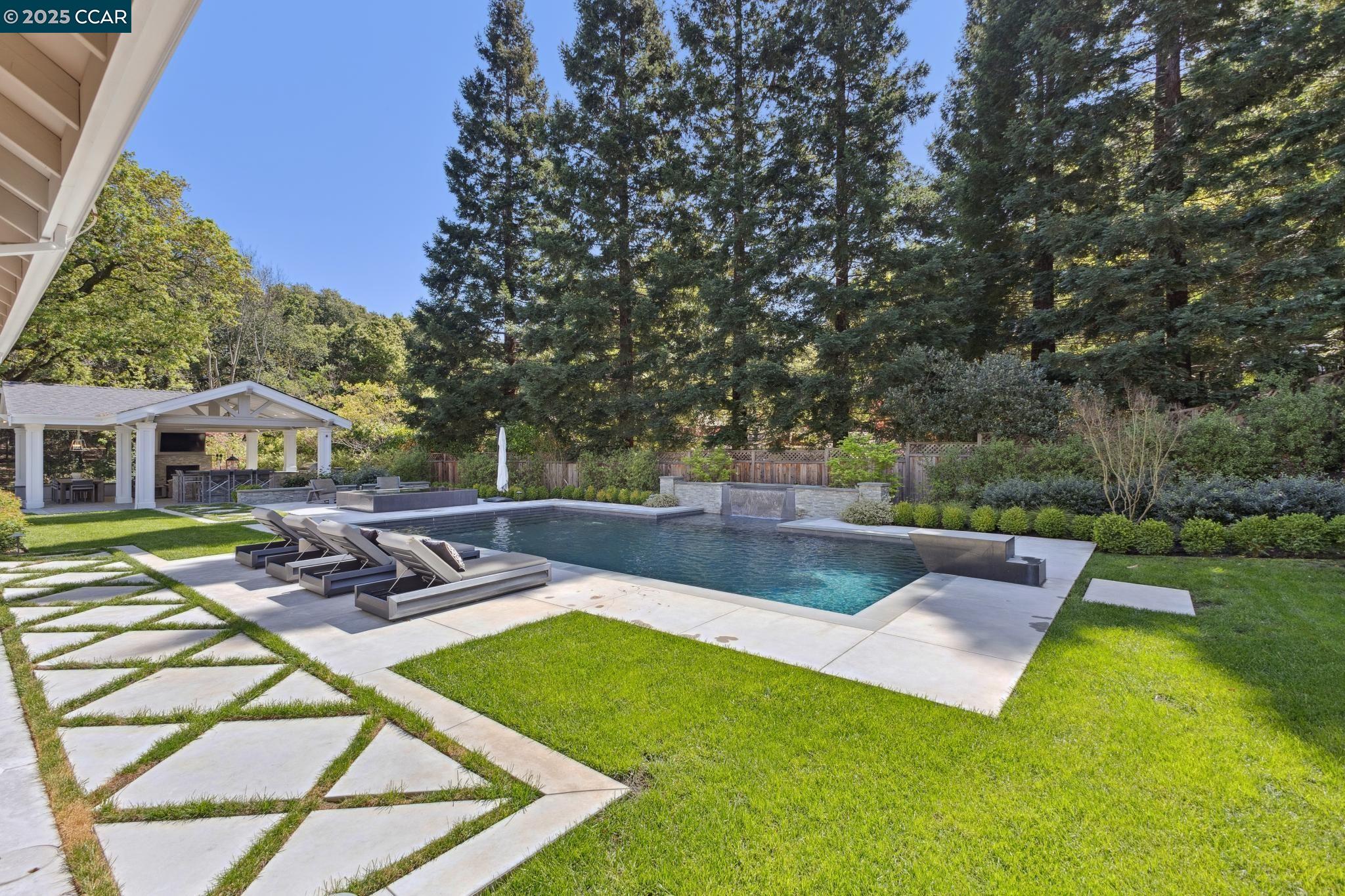 271 Lark Ln