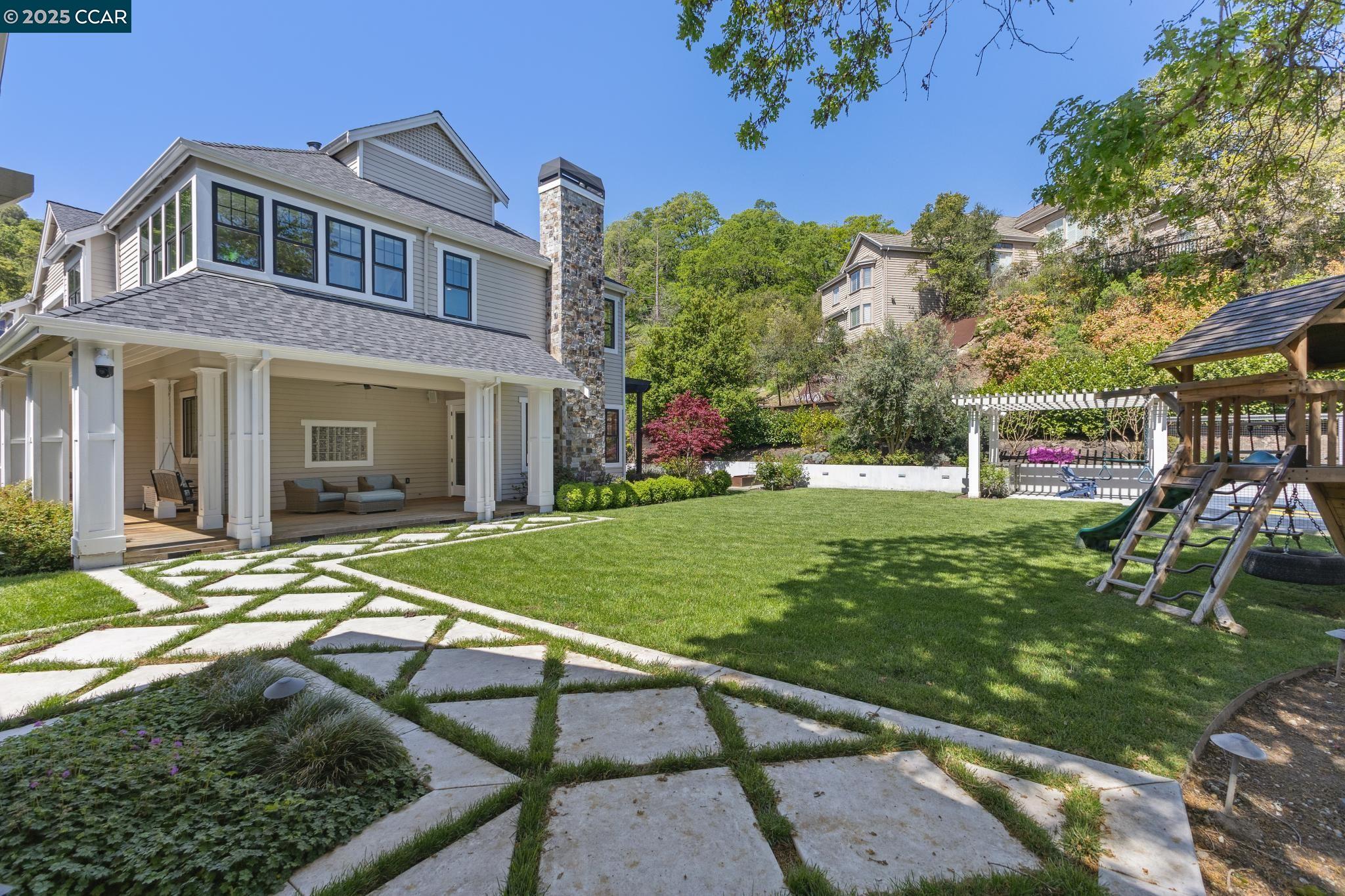 271 Lark Ln