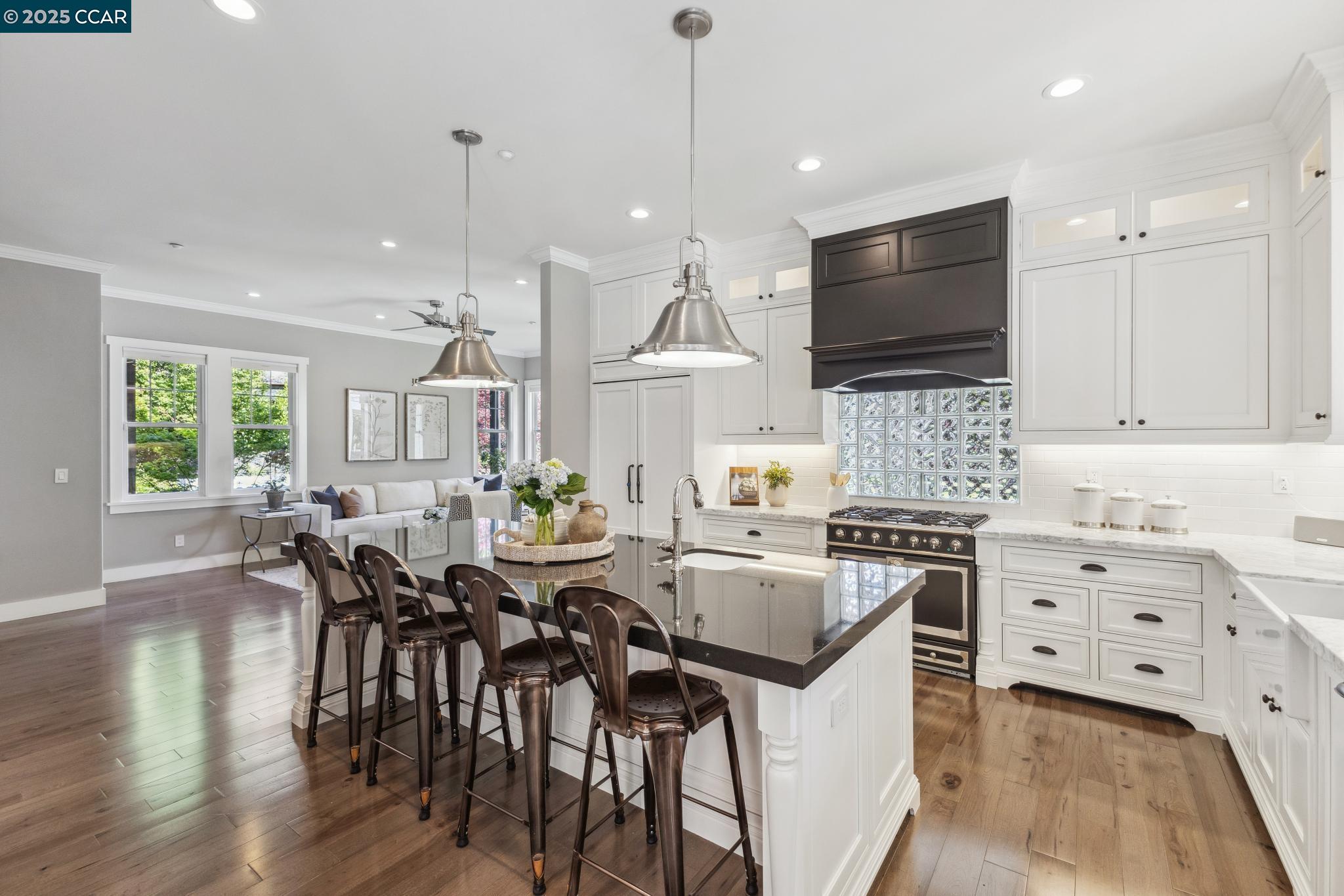 271 Lark Ln