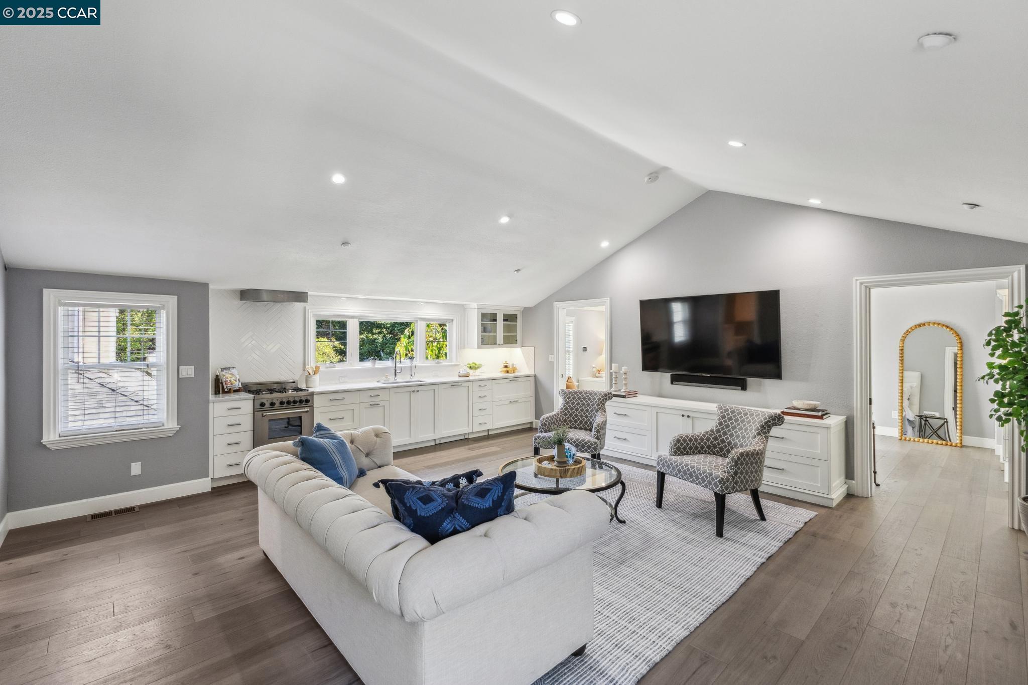 271 Lark Ln
