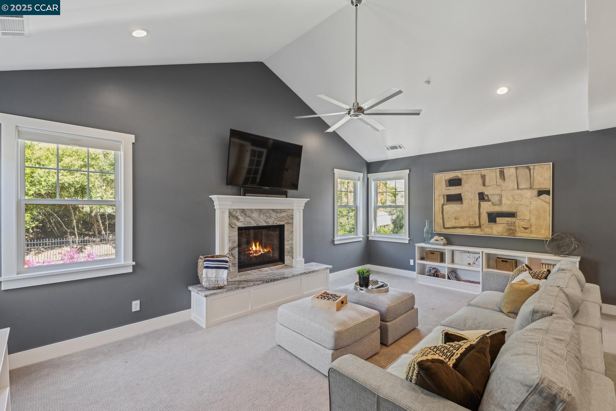 271 Lark Ln