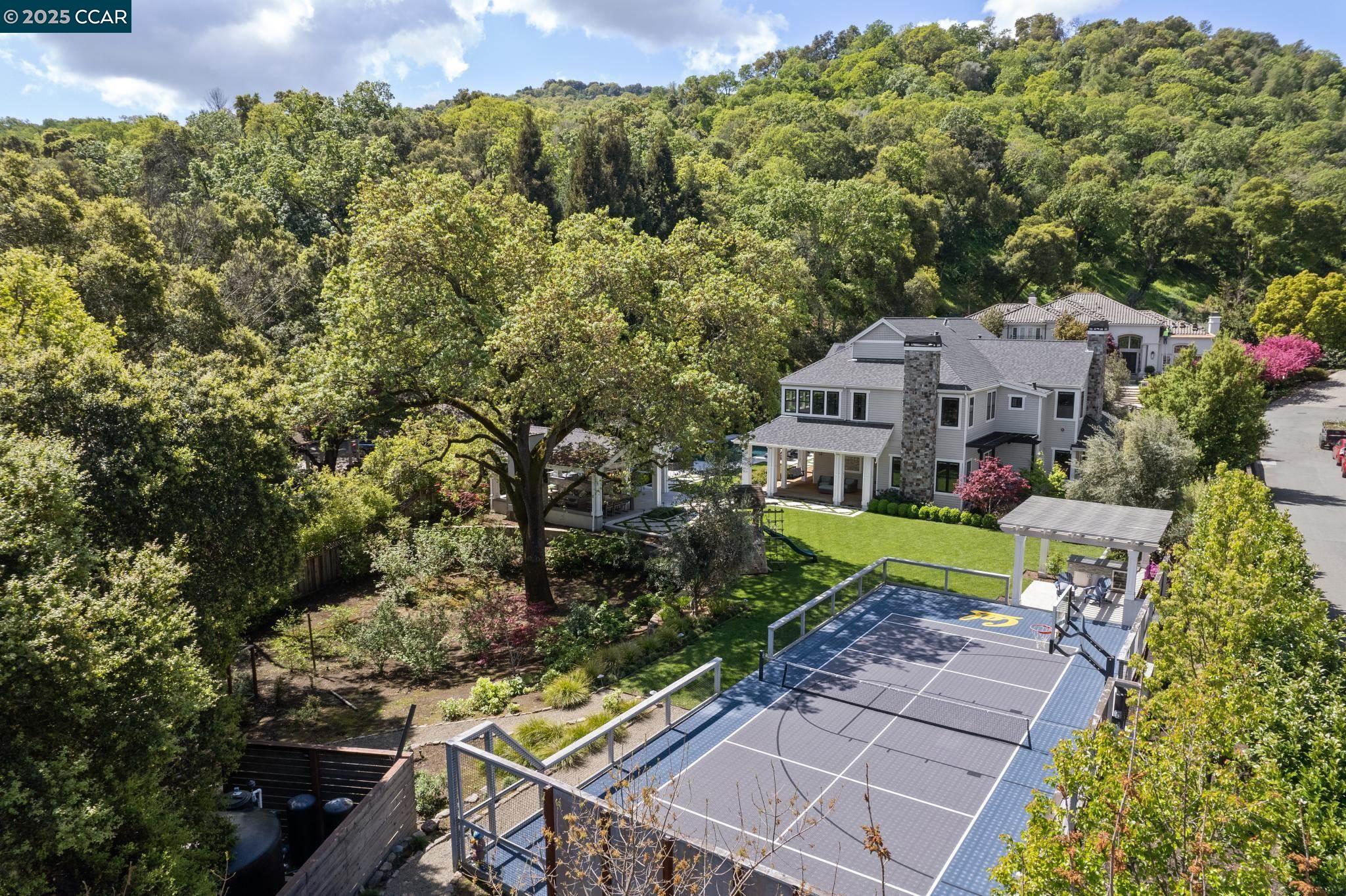 271 Lark Ln