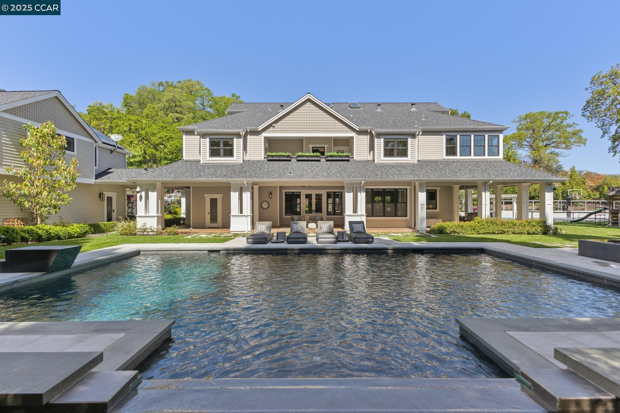 271 Lark Ln