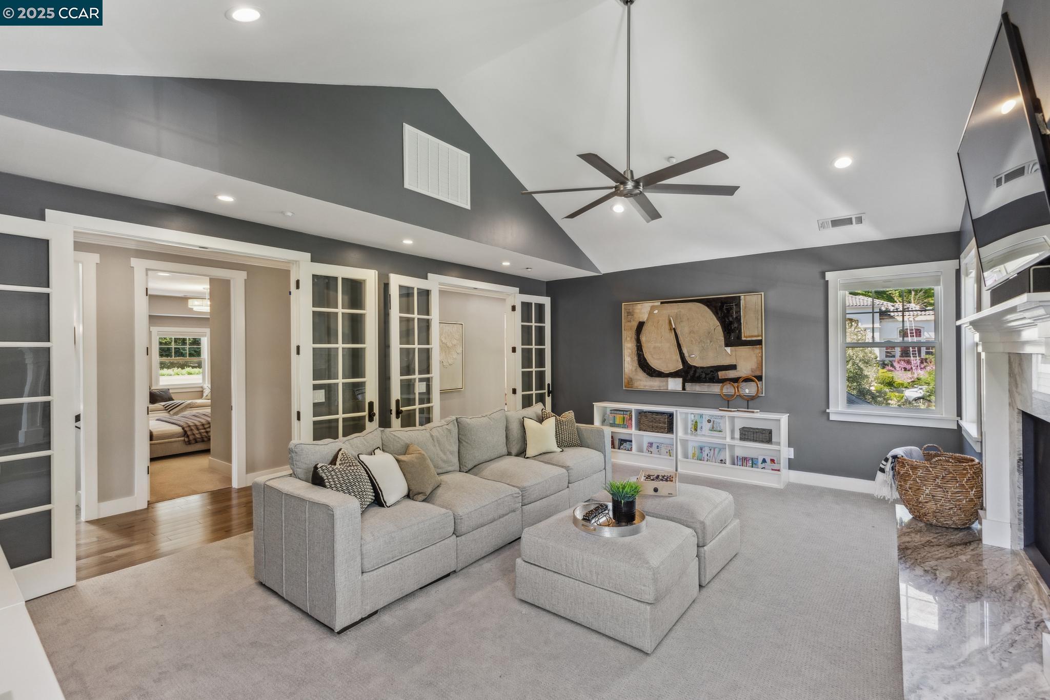 271 Lark Ln