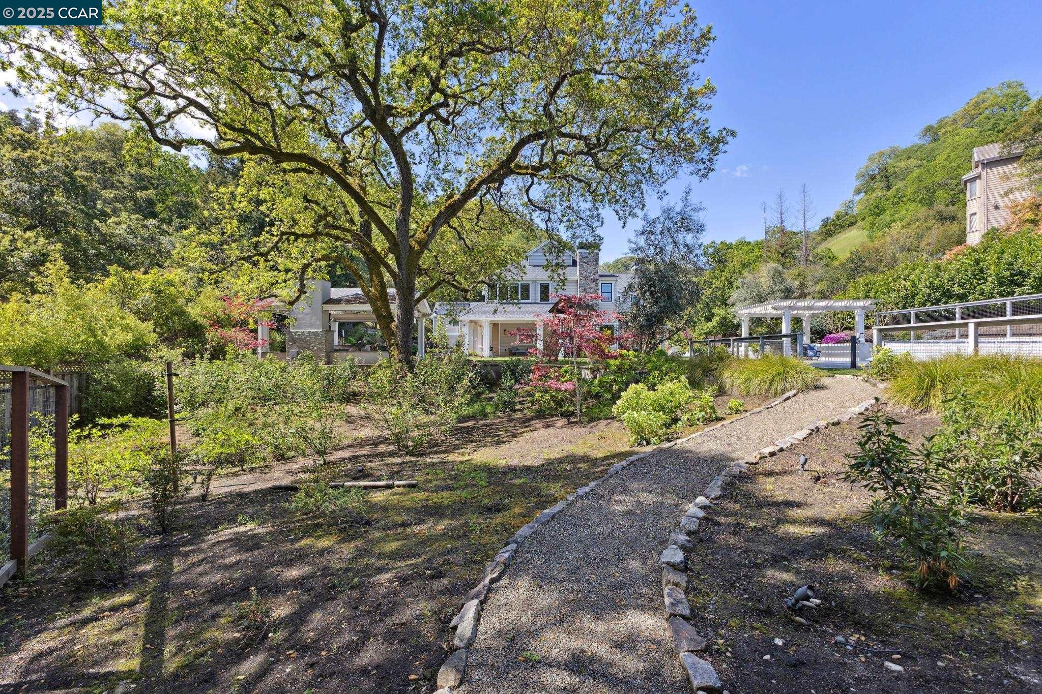 271 Lark Ln