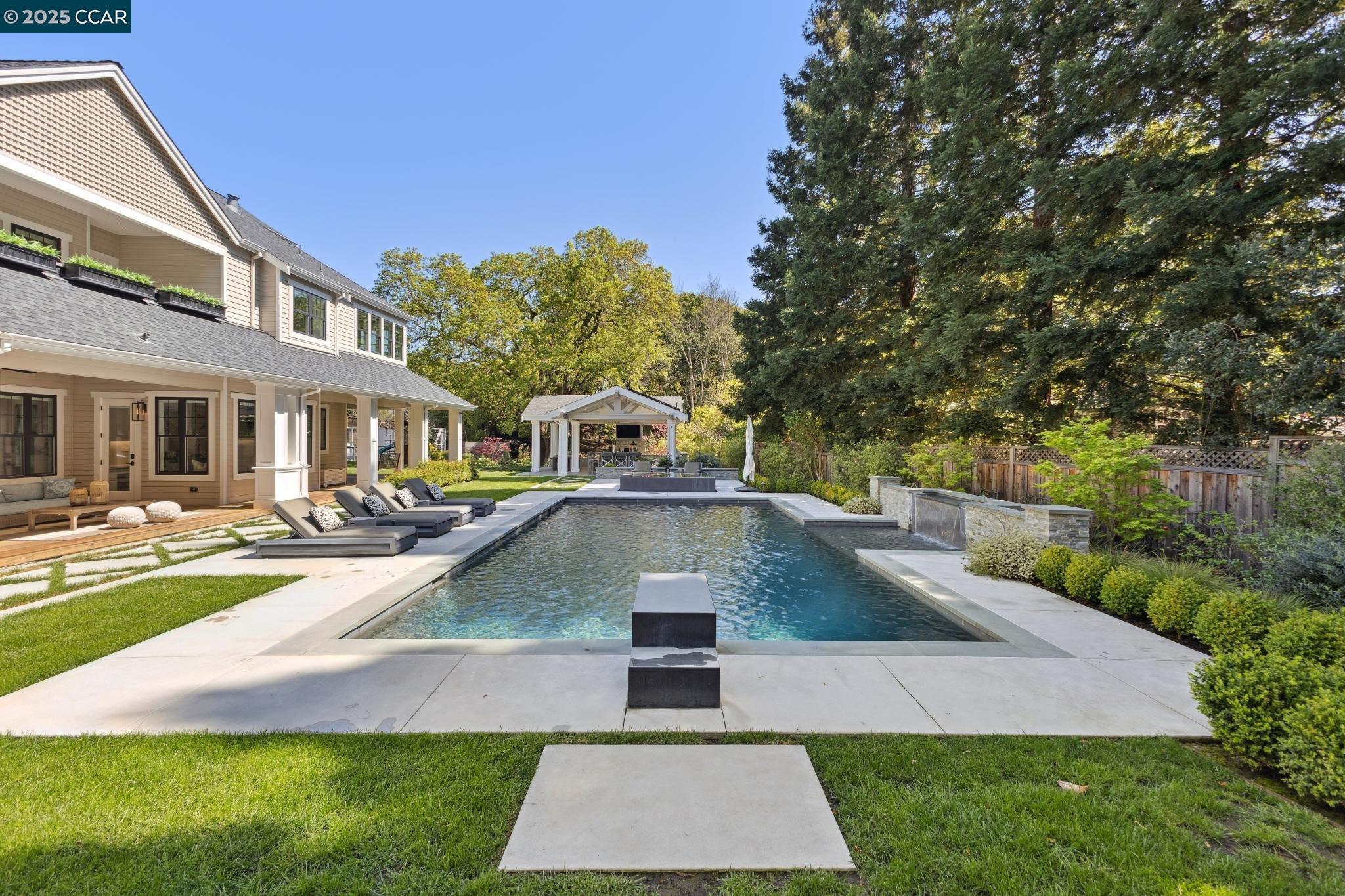 271 Lark Ln