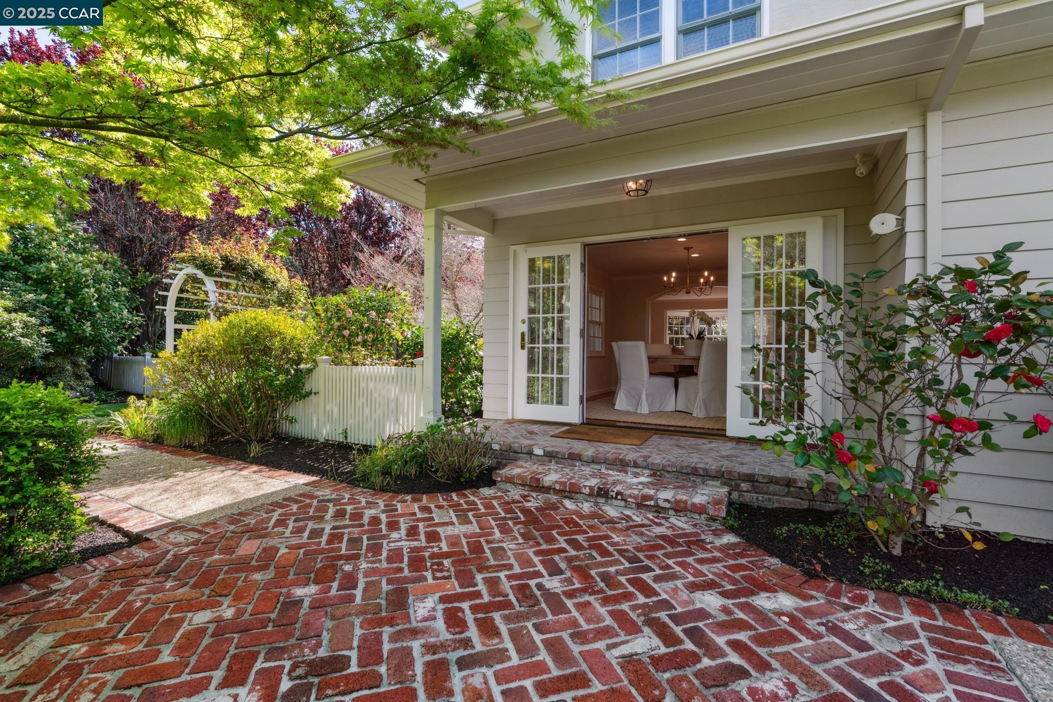 33 Juniper Way