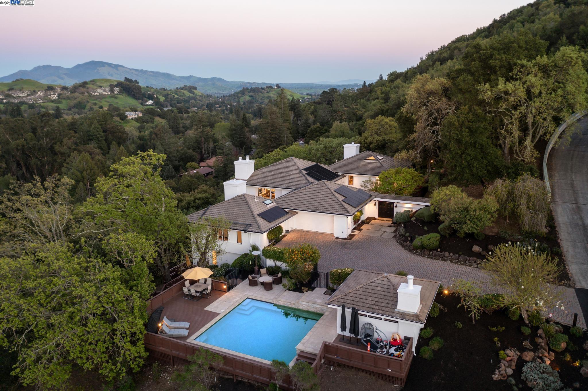11 Leslyn Lane