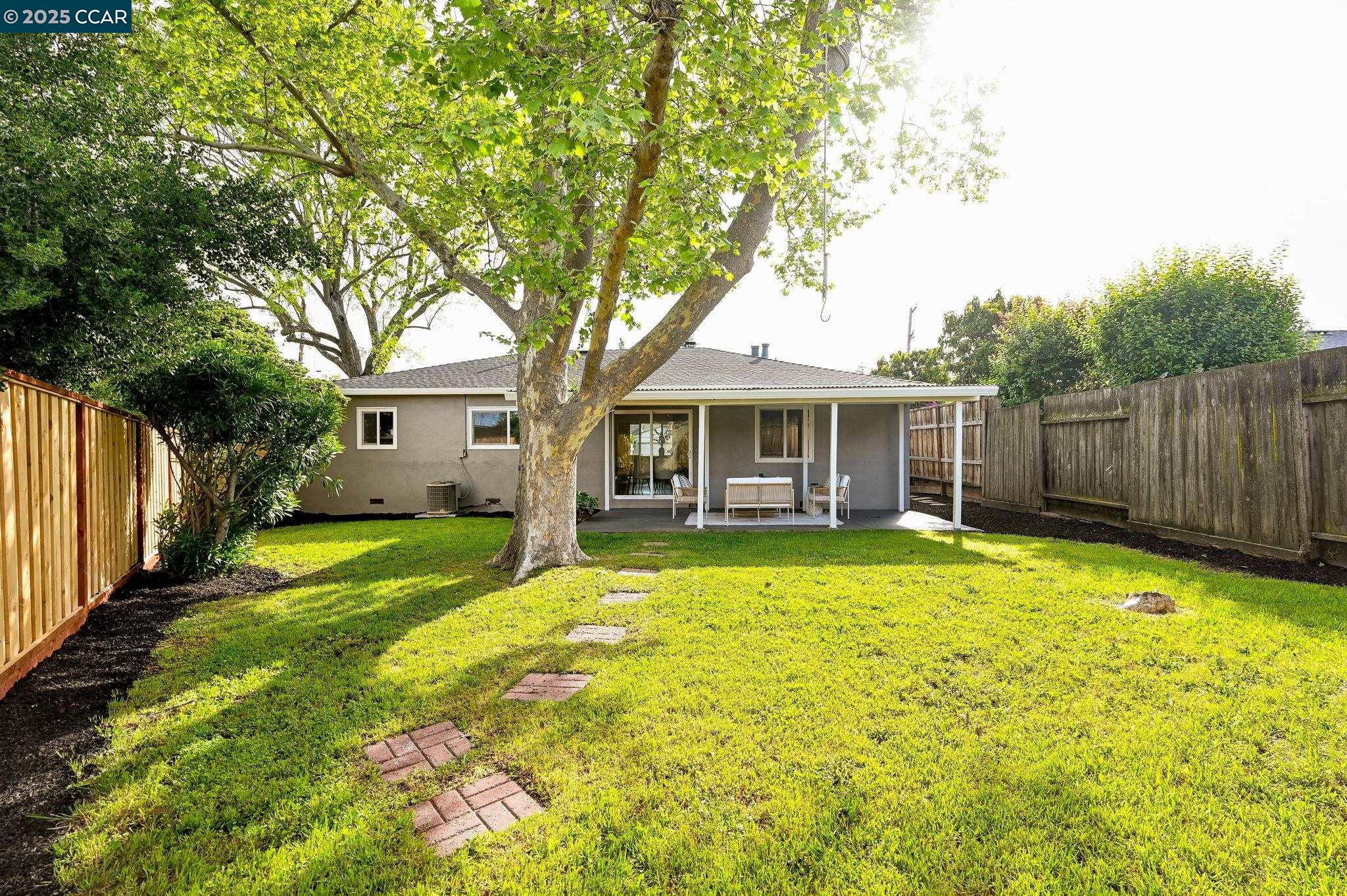 2949 Glenside Dr