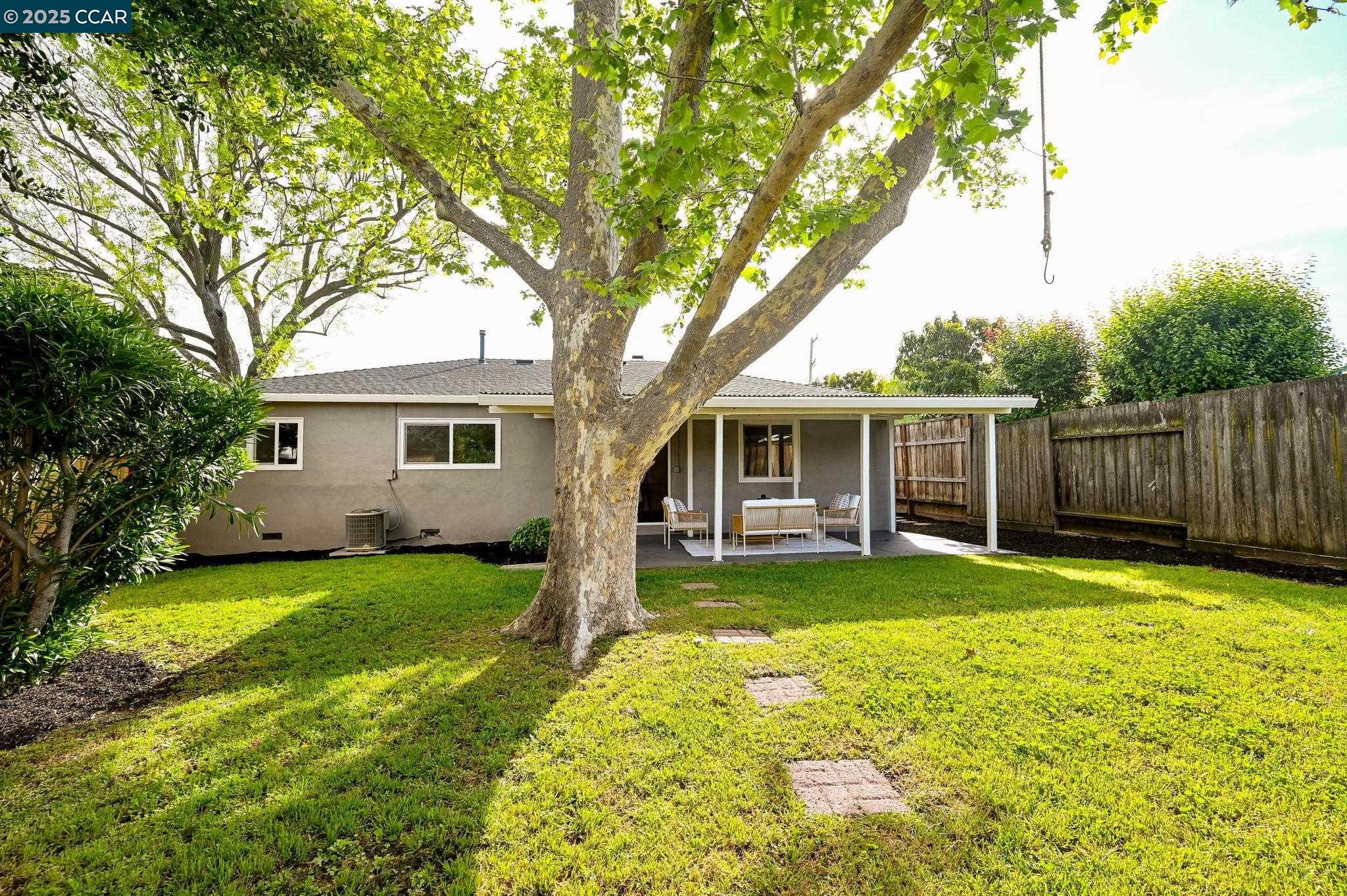 2949 Glenside Dr