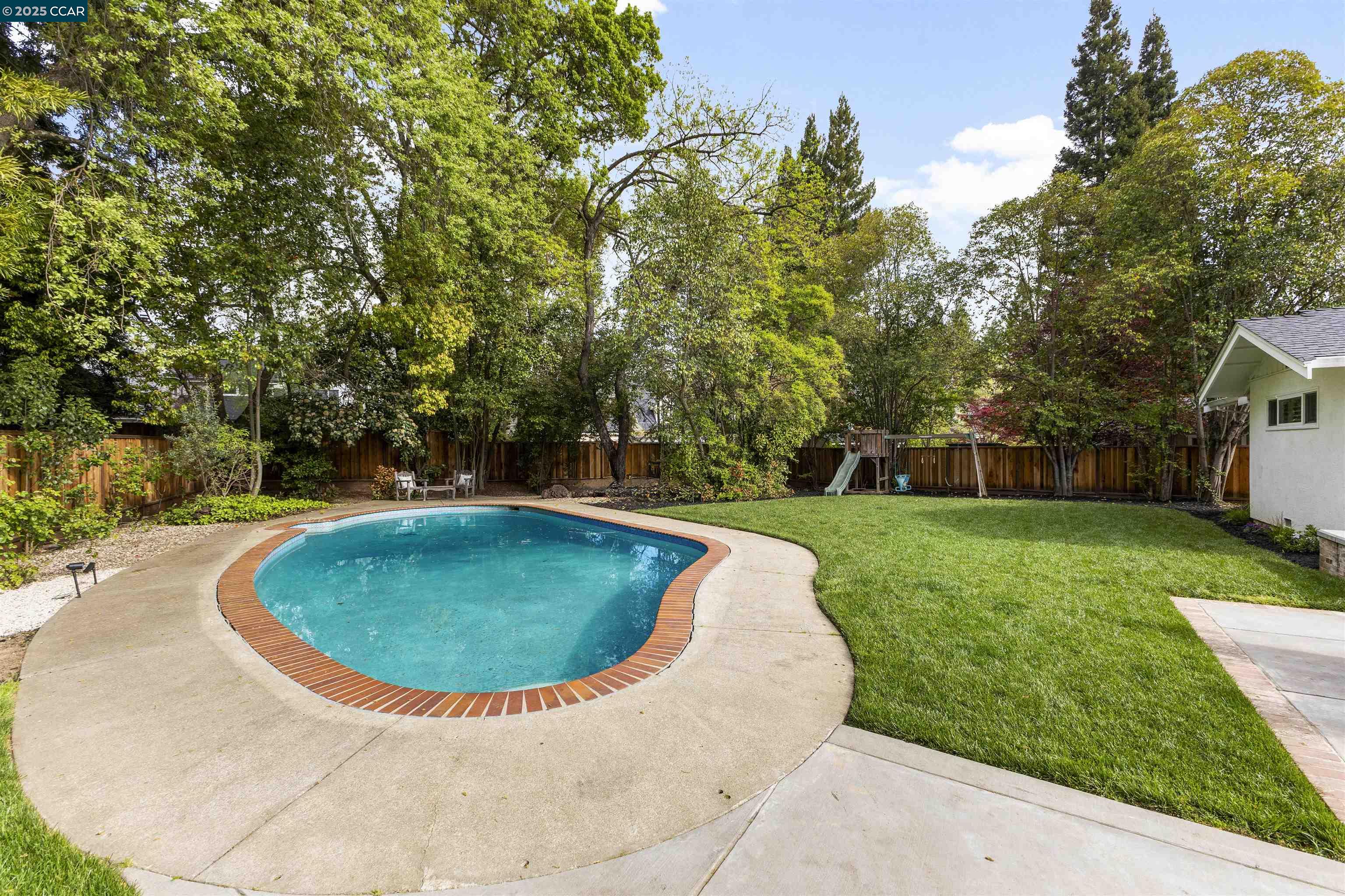 135 Glen Ct