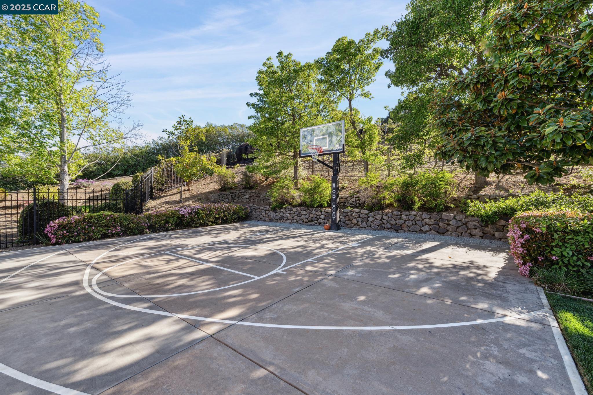 143 Stonehurst Ct