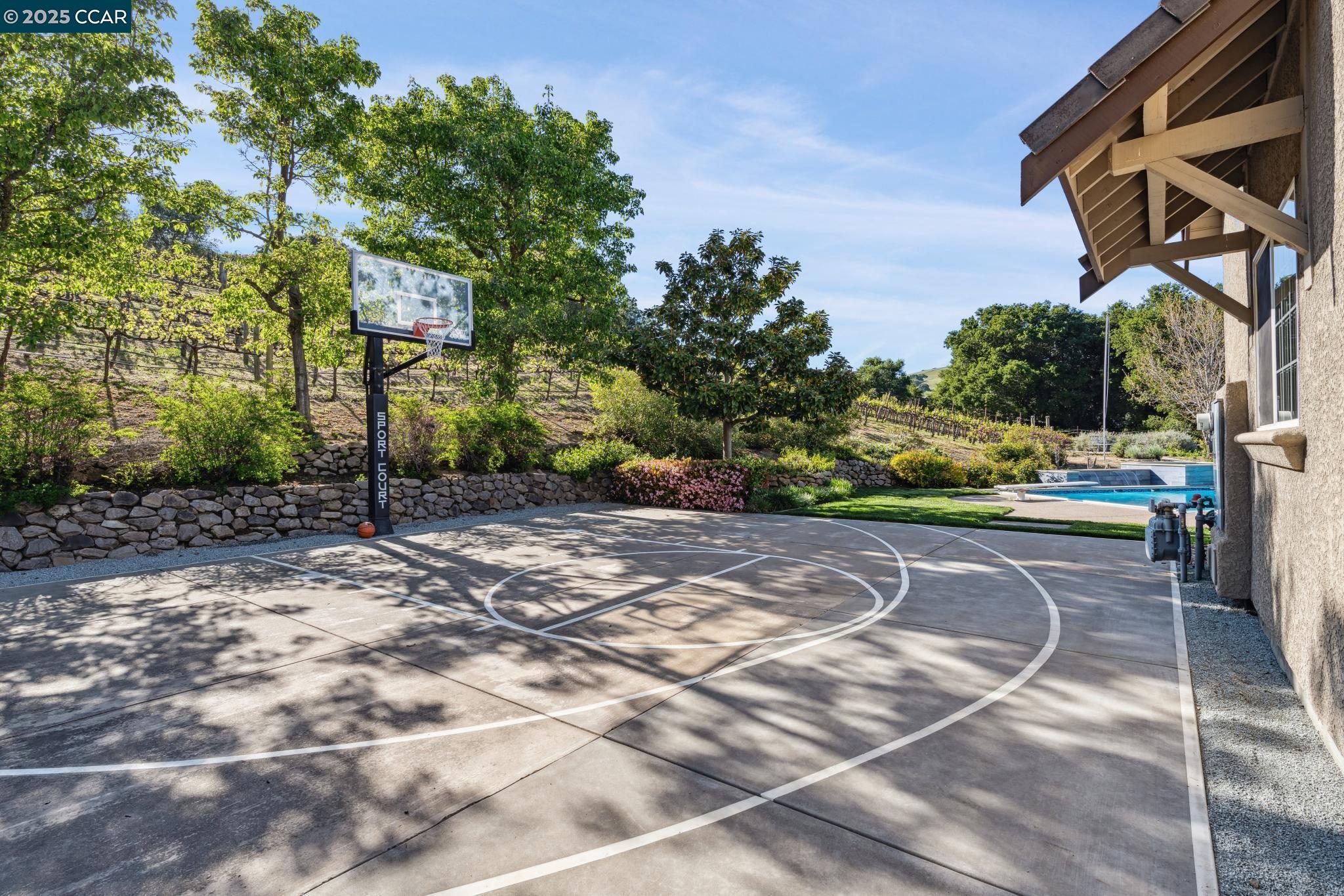 143 Stonehurst Ct