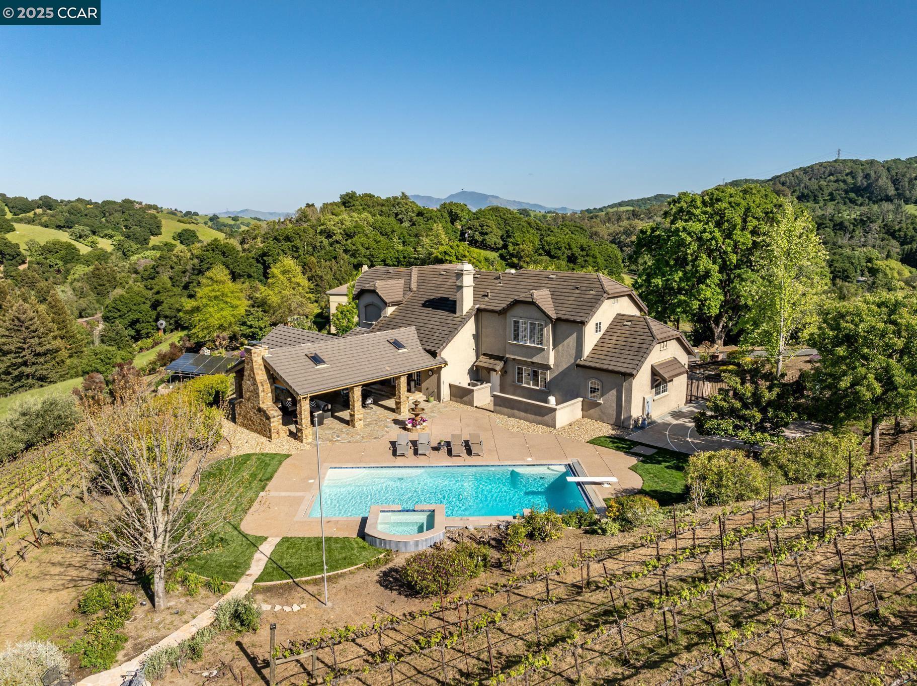 143 Stonehurst Ct