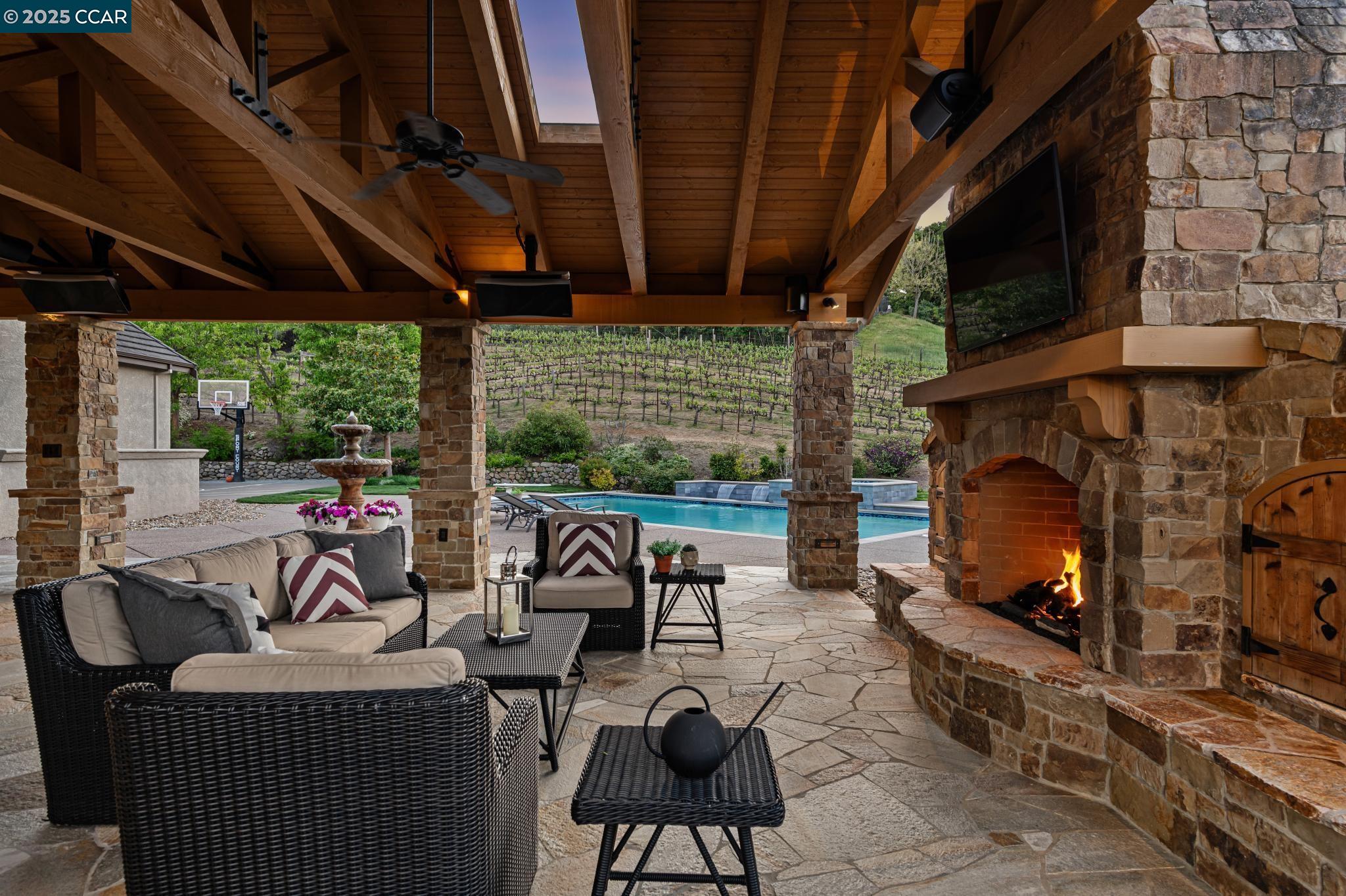 143 Stonehurst Ct