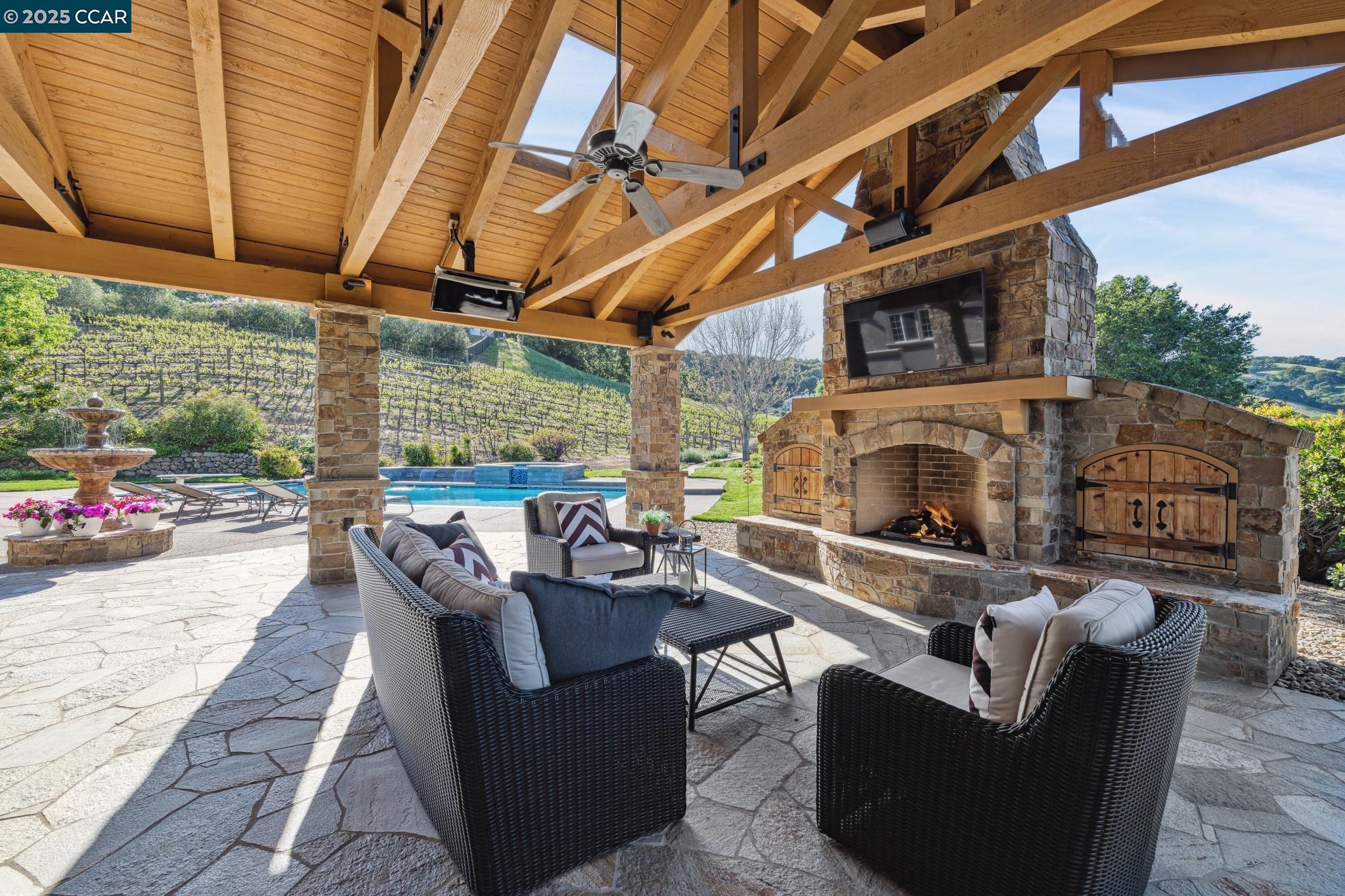 143 Stonehurst Ct