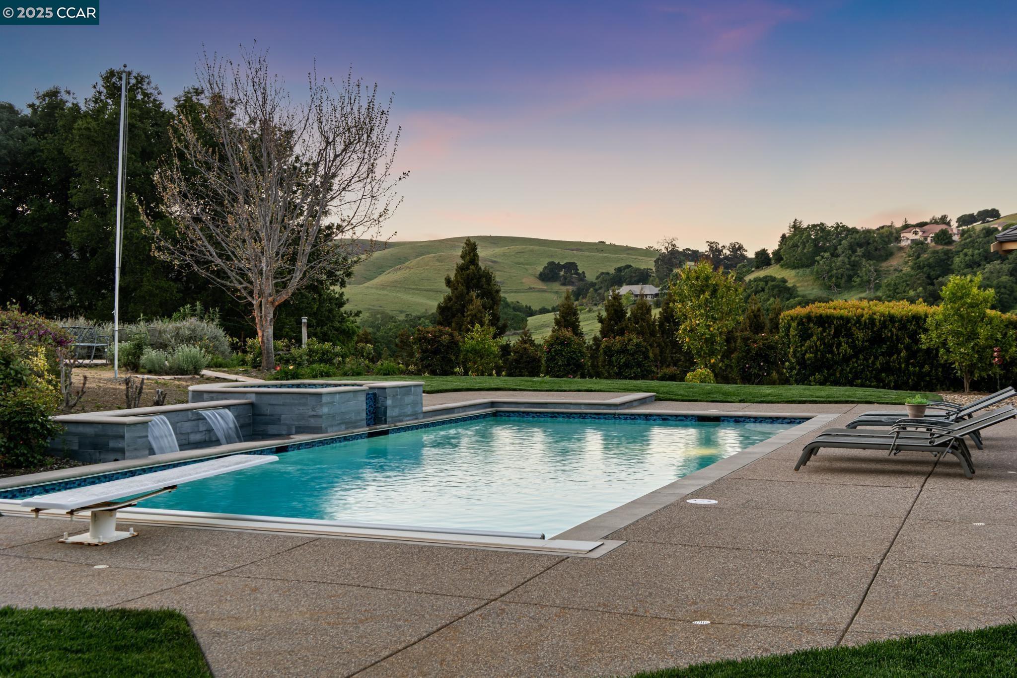 143 Stonehurst Ct