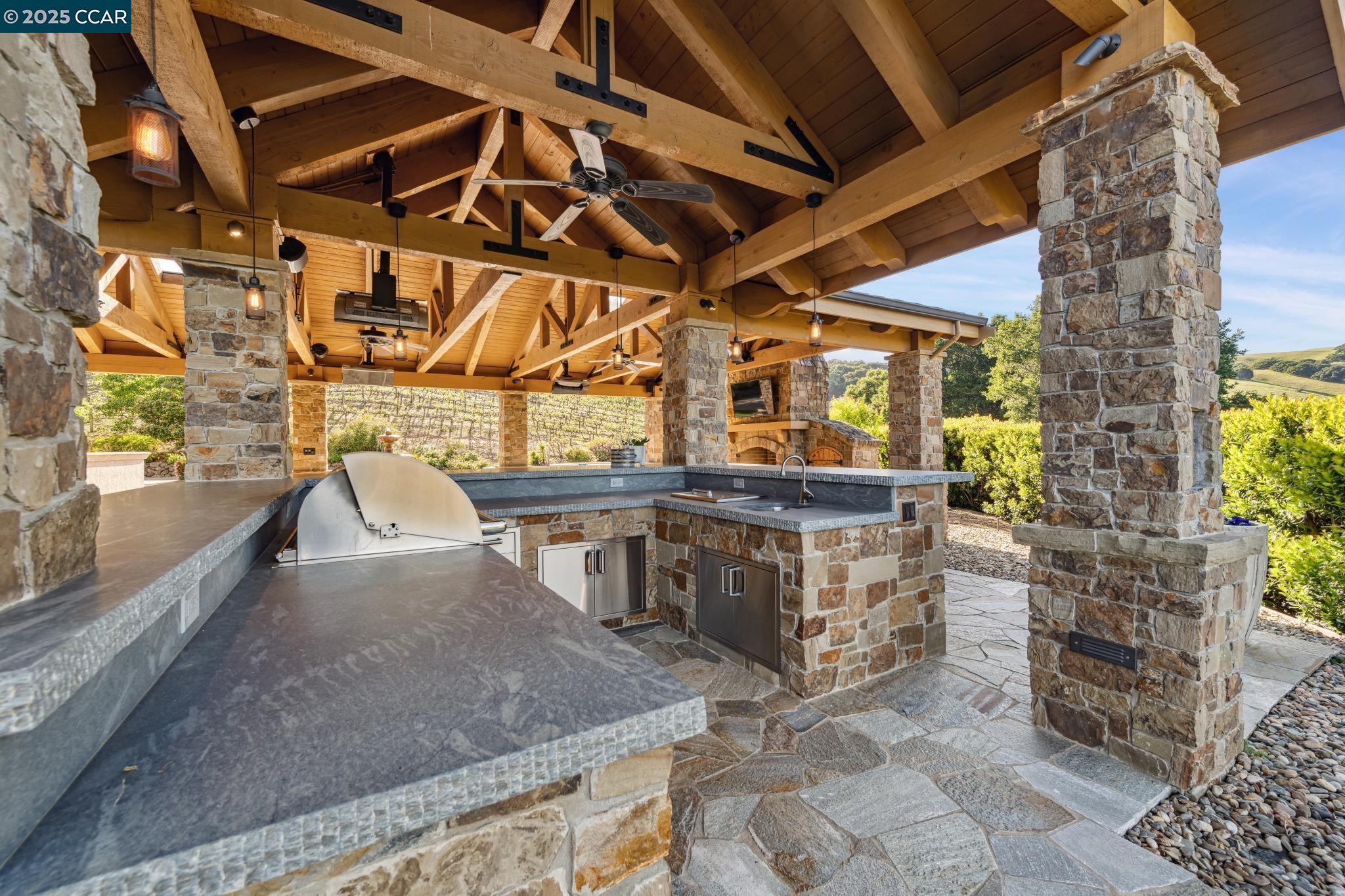 143 Stonehurst Ct