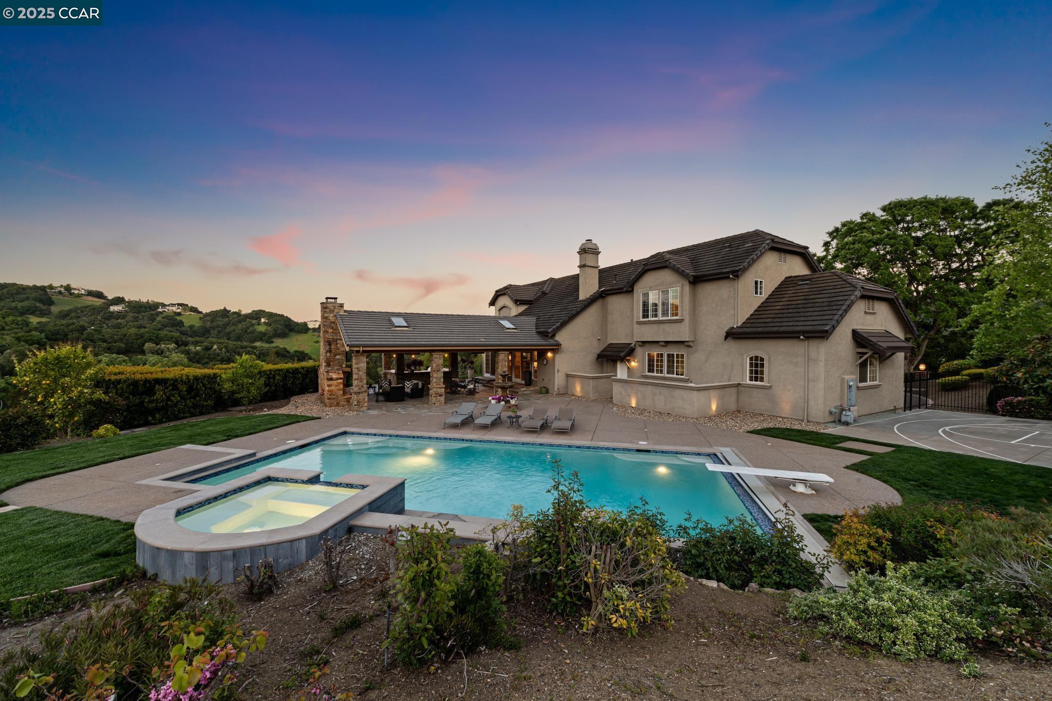 143 Stonehurst Ct