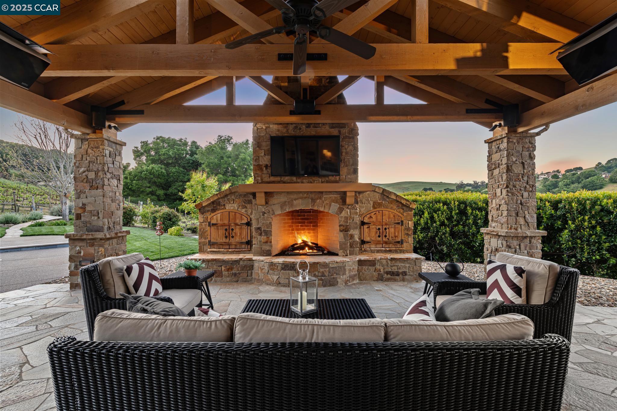 143 Stonehurst Ct