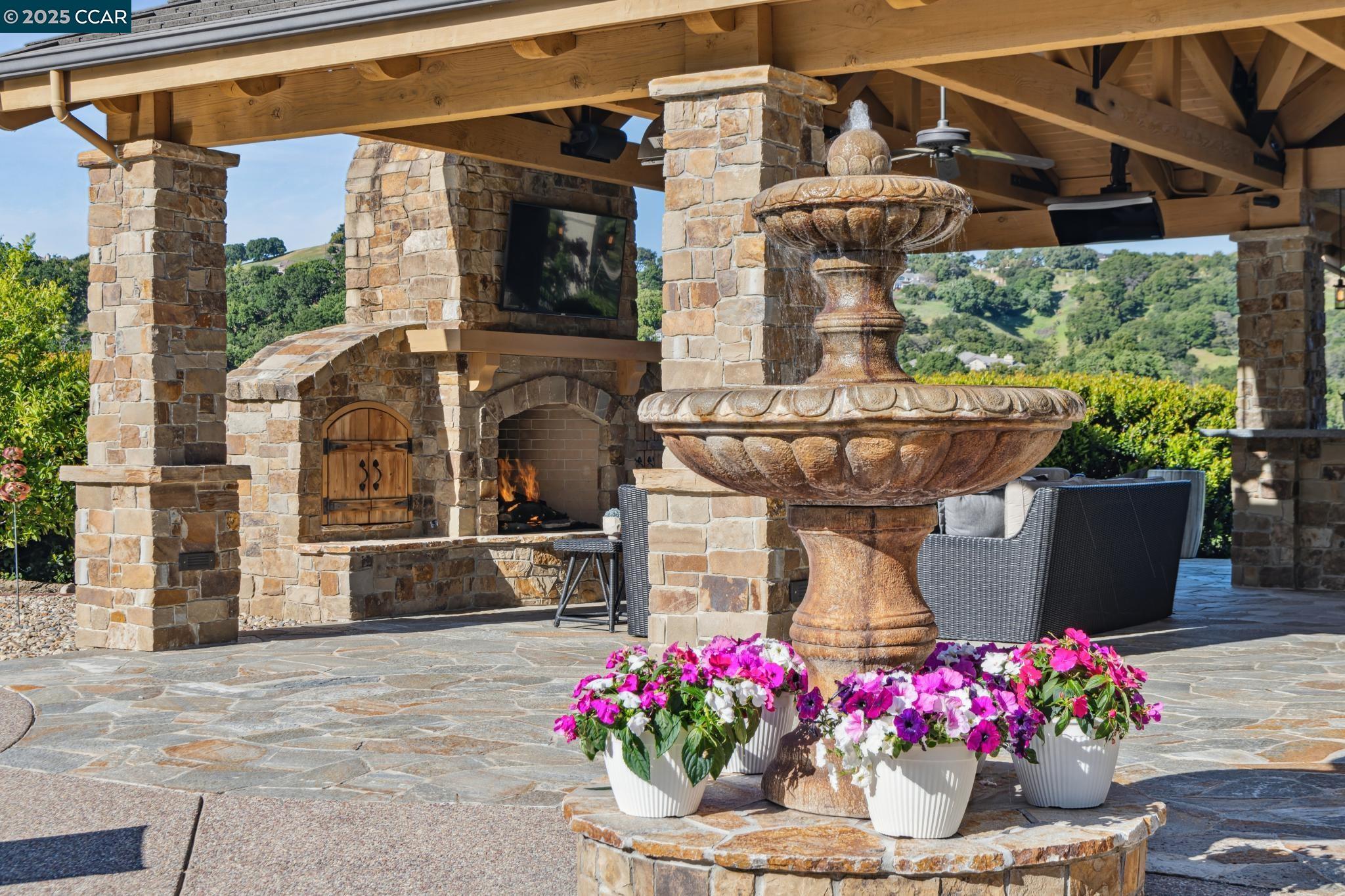 143 Stonehurst Ct