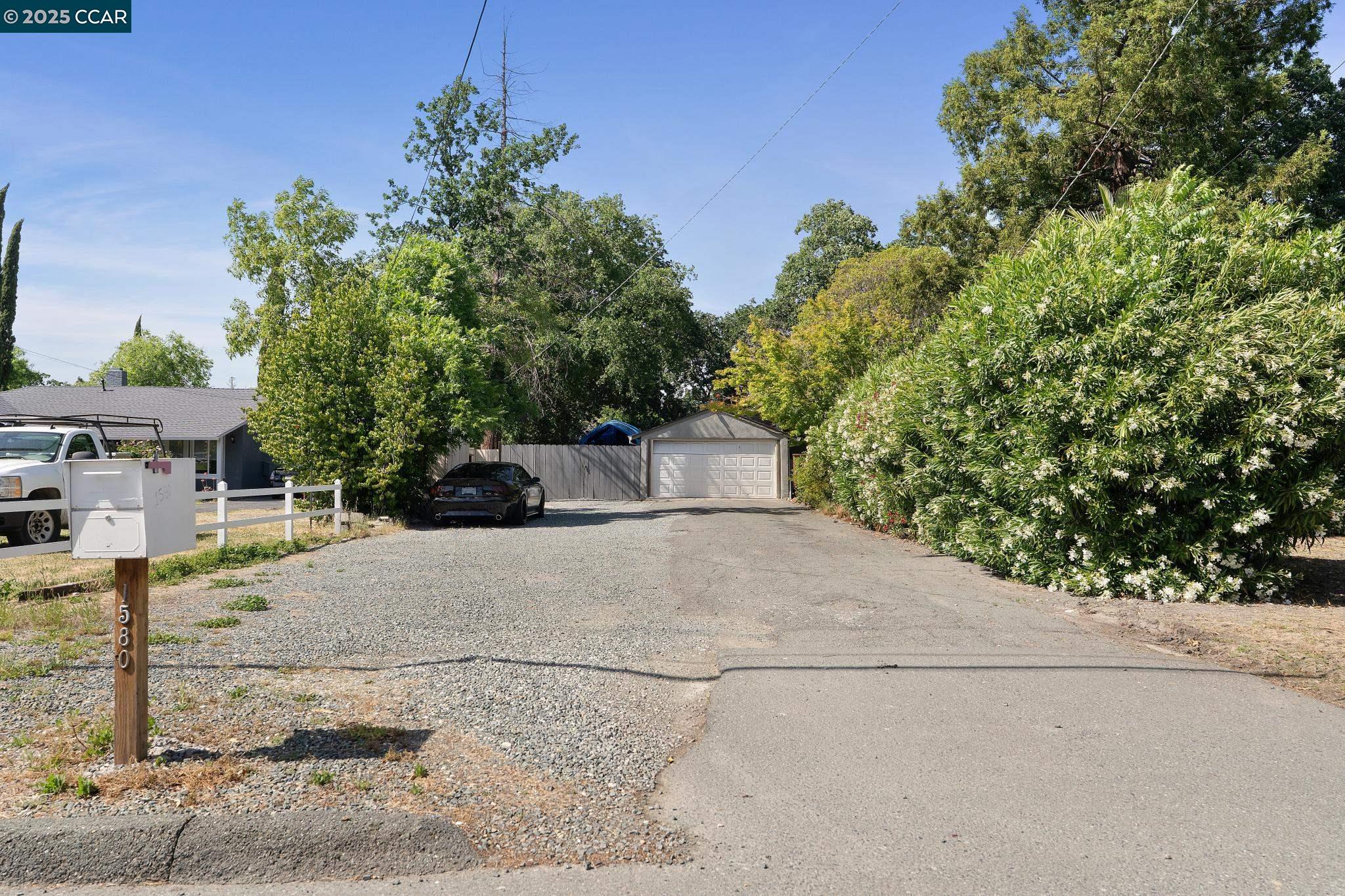 1580 3rd Ave