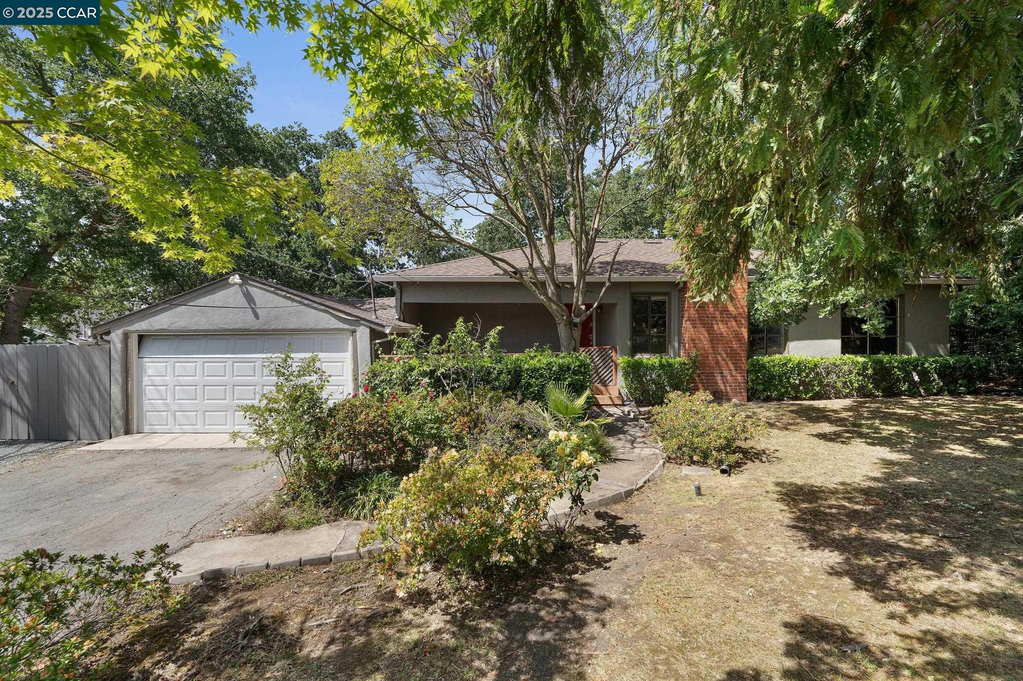 1580 3rd Ave