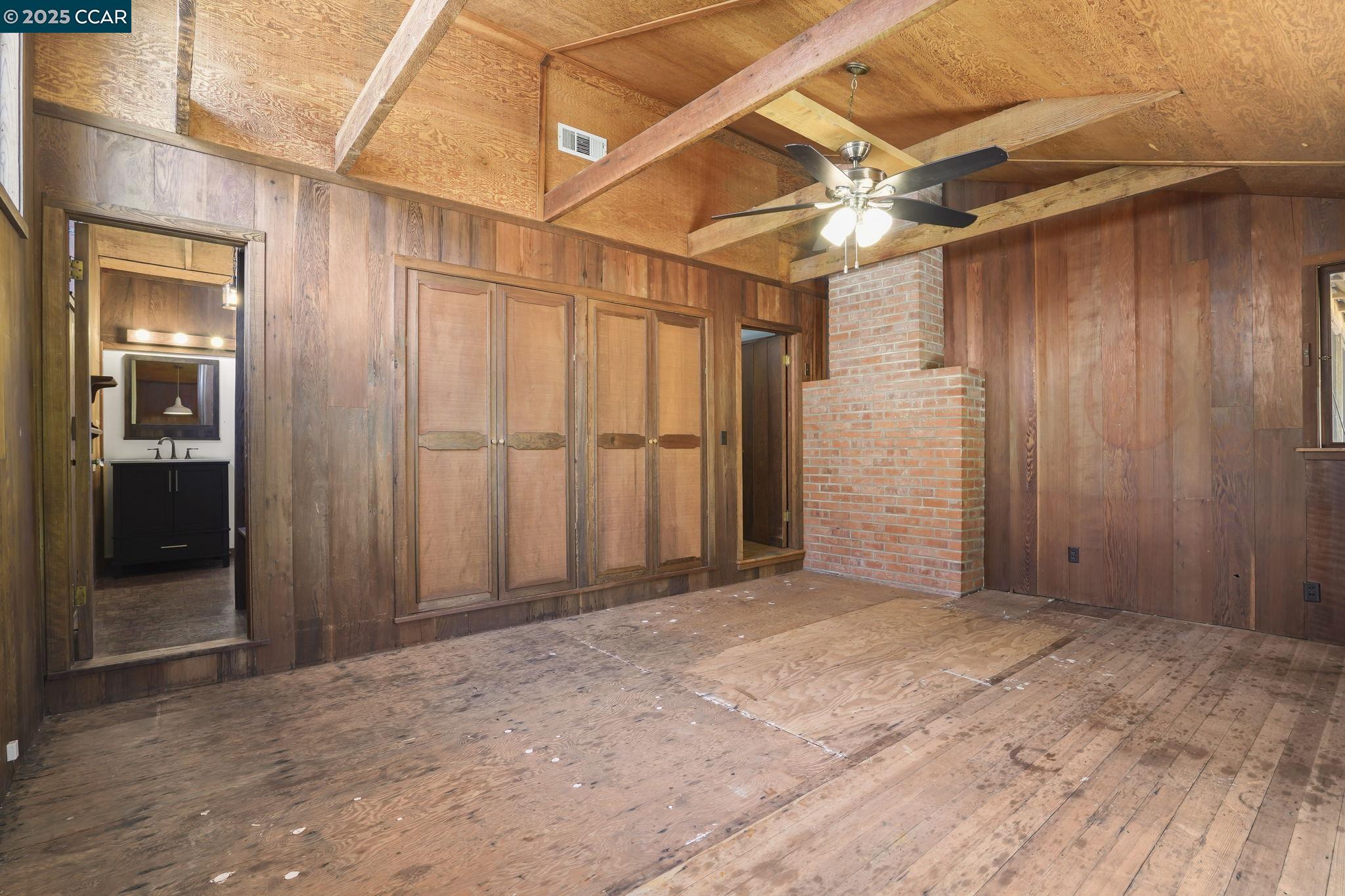 586 Lakewood Cir