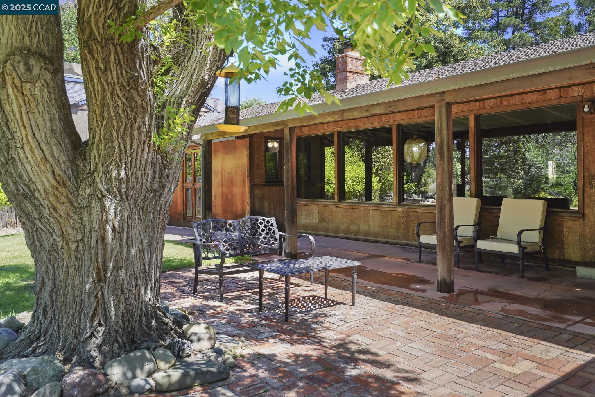 586 Lakewood Cir