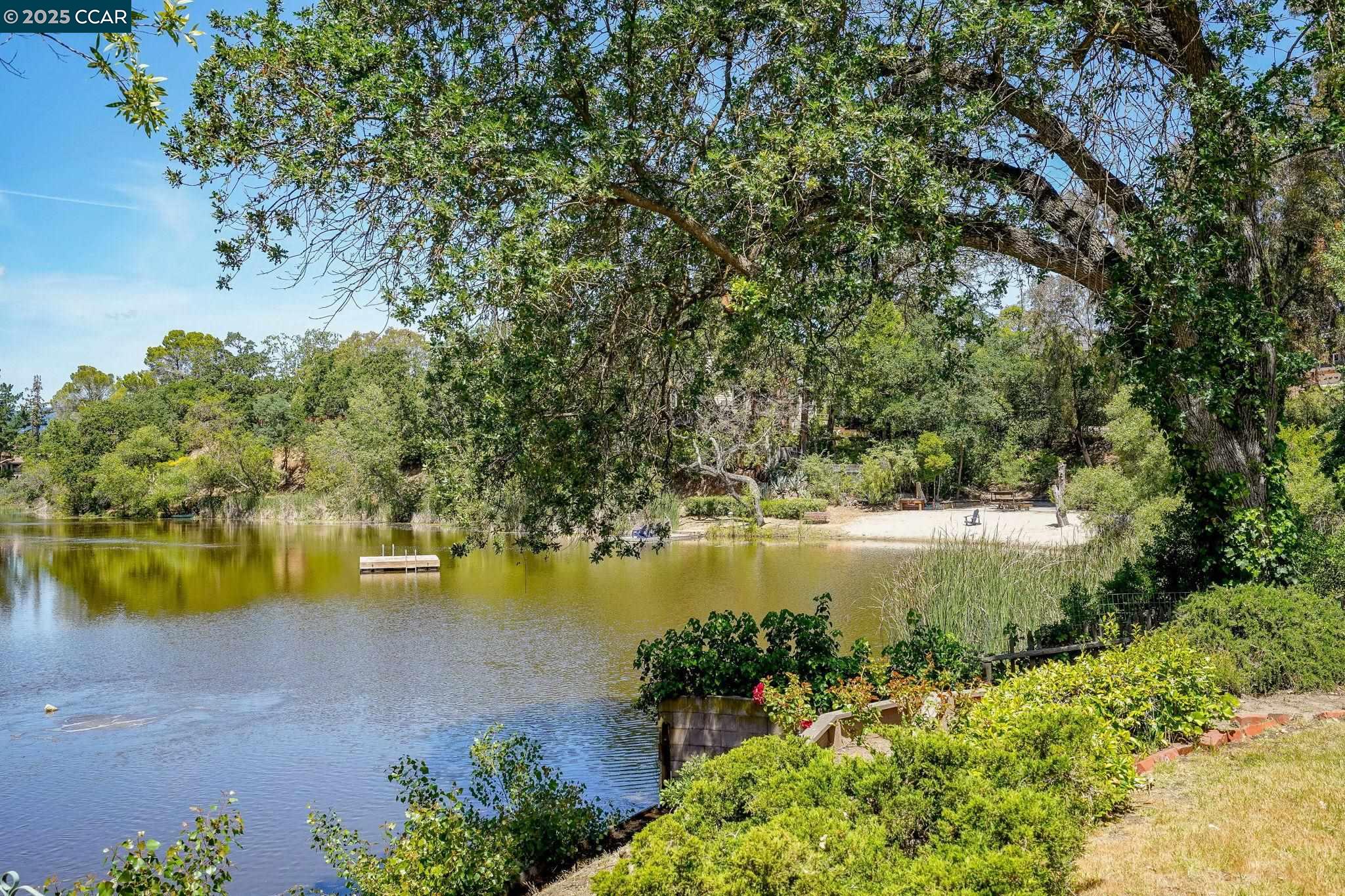 586 Lakewood Cir