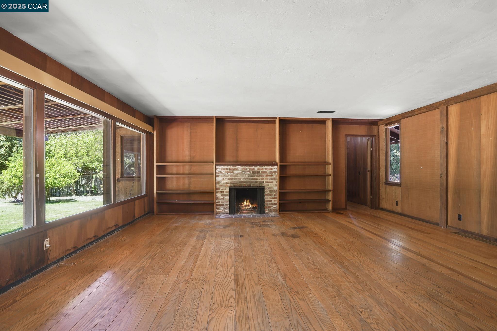 586 Lakewood Cir