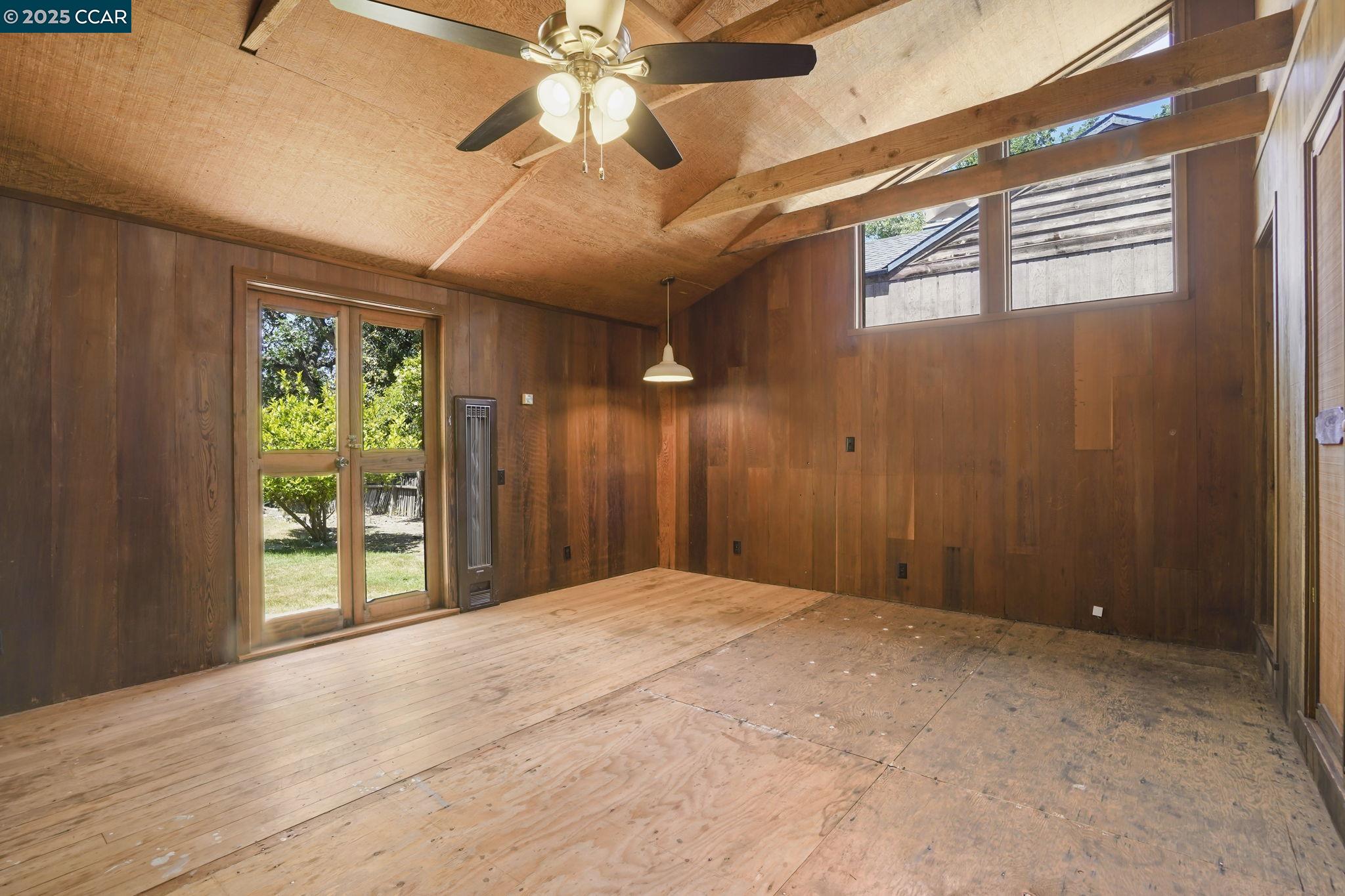 586 Lakewood Cir