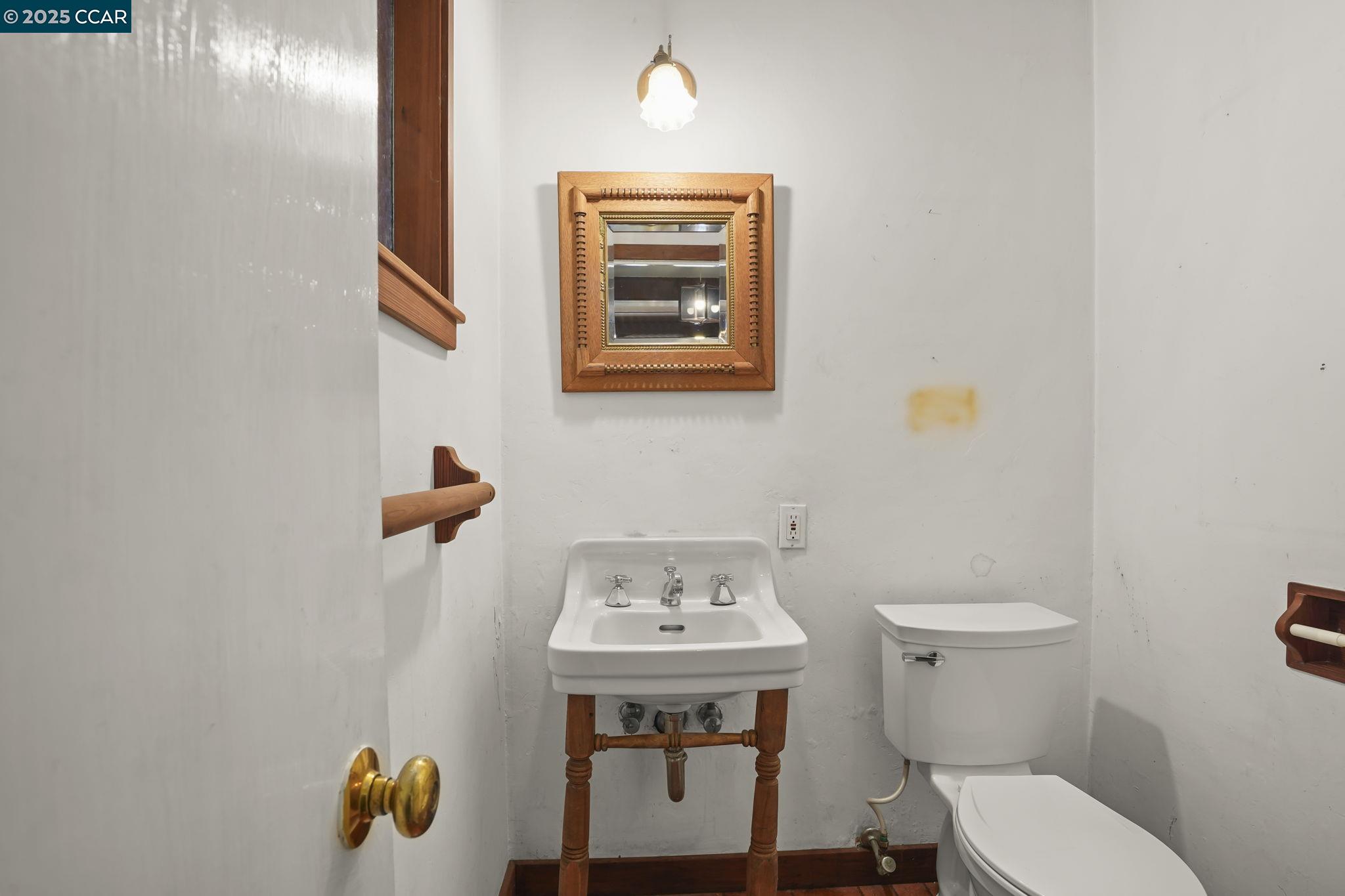 586 Lakewood Cir