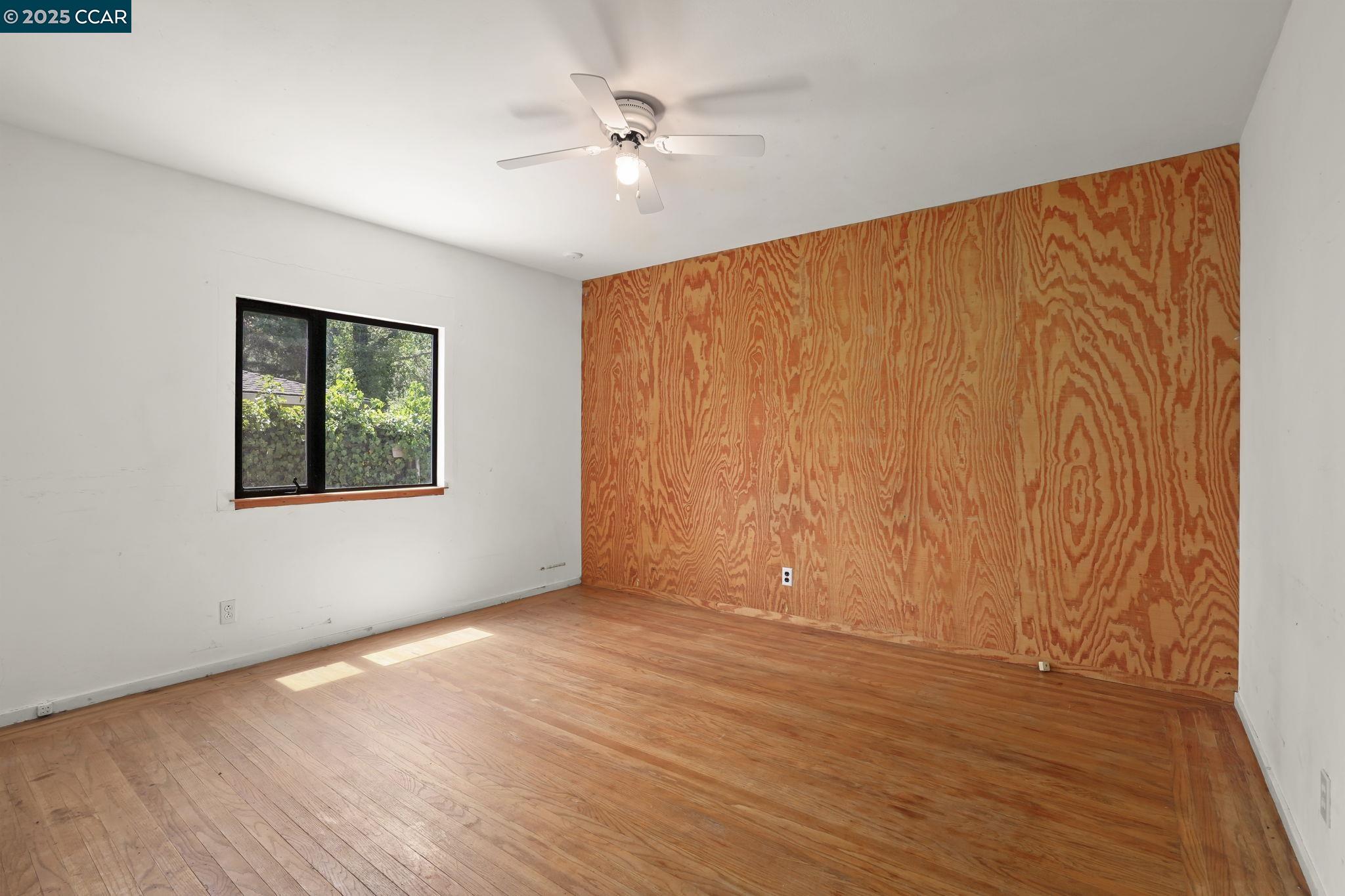 586 Lakewood Cir
