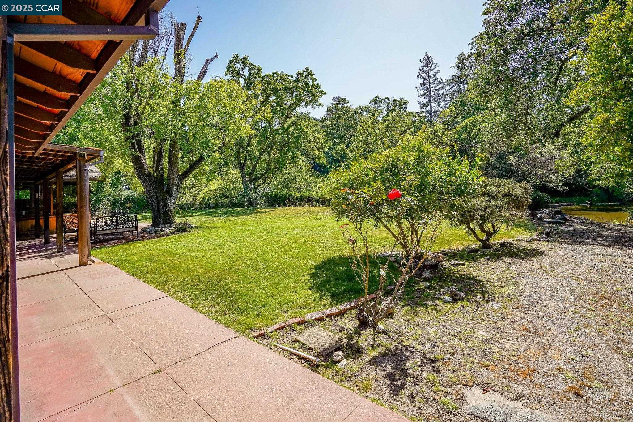 586 Lakewood Cir