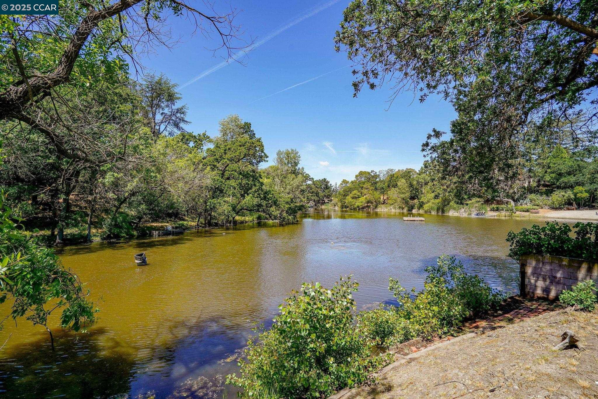 586 Lakewood Cir
