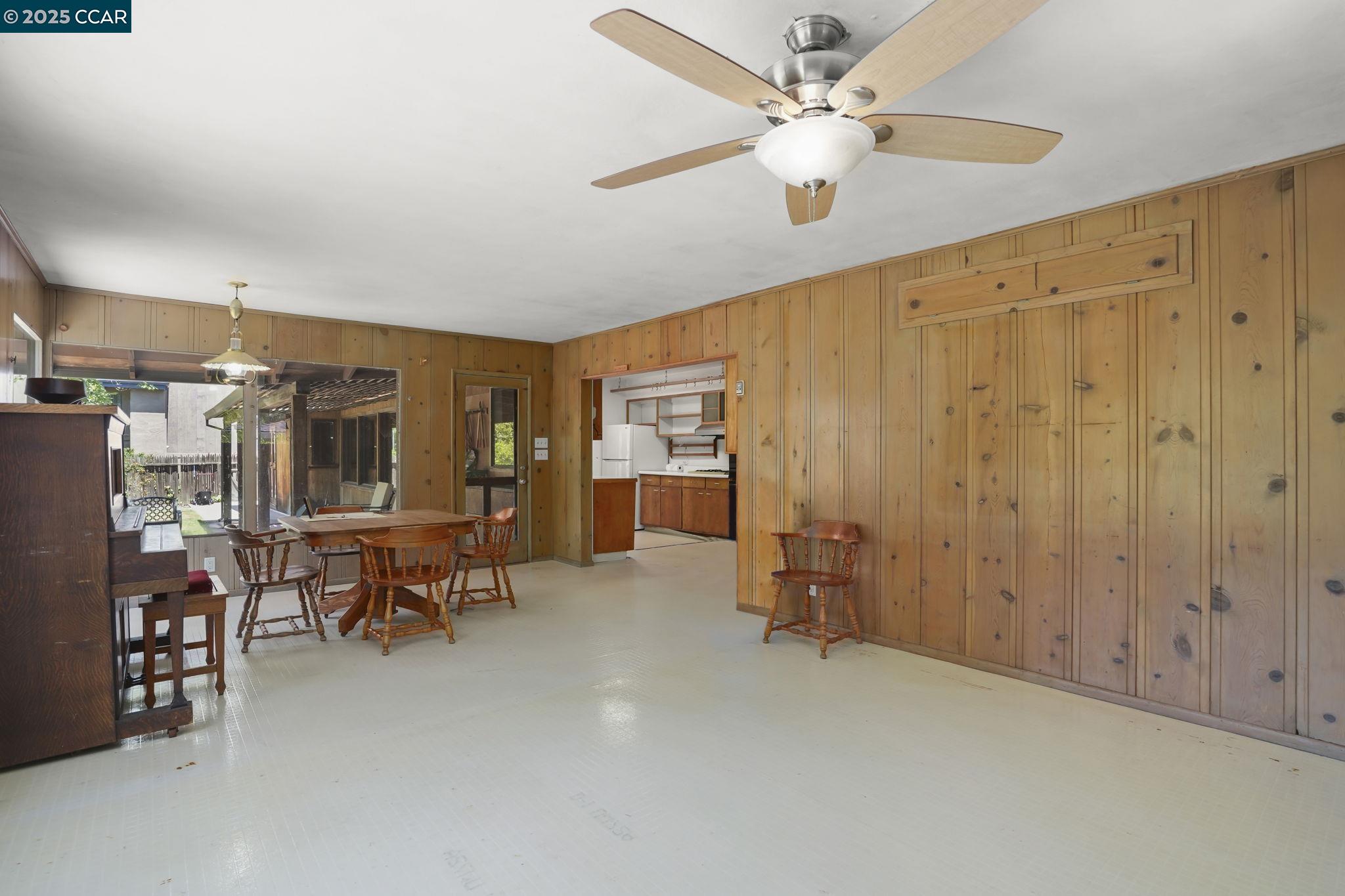 586 Lakewood Cir