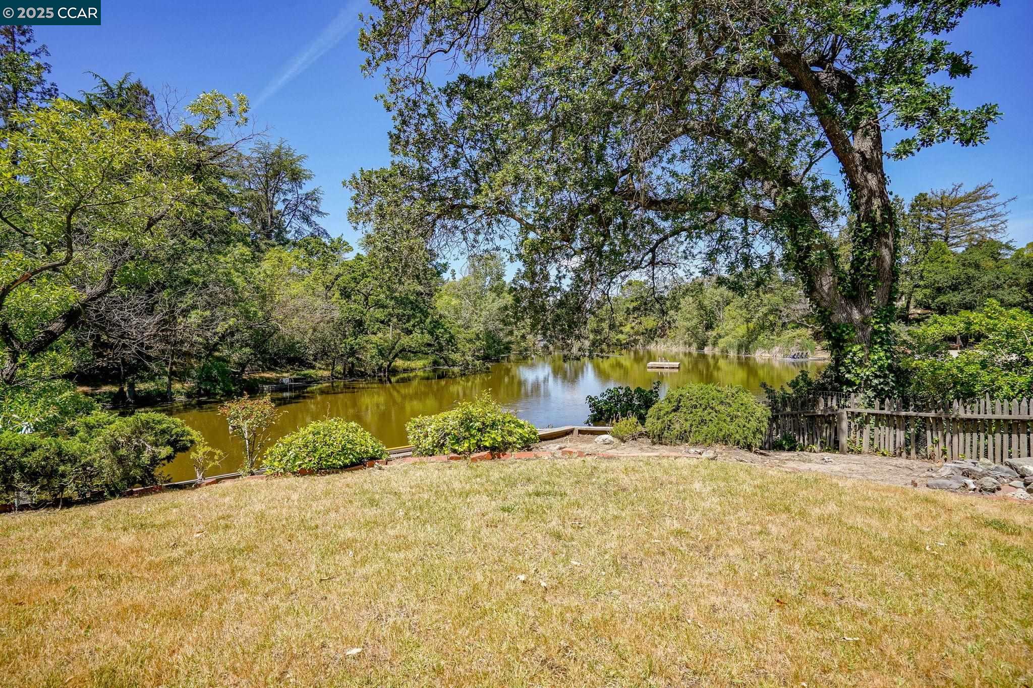 586 Lakewood Cir
