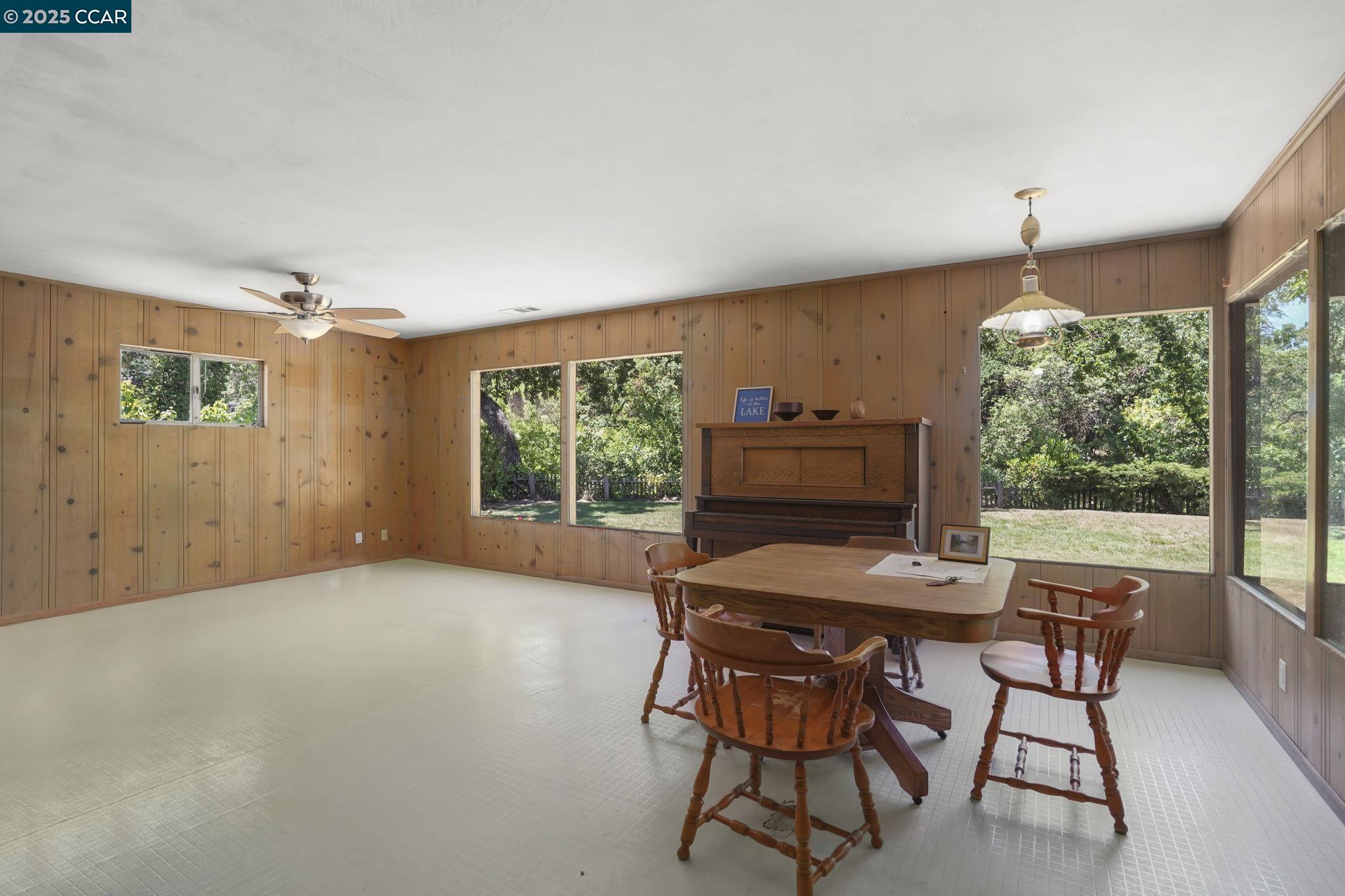 586 Lakewood Cir