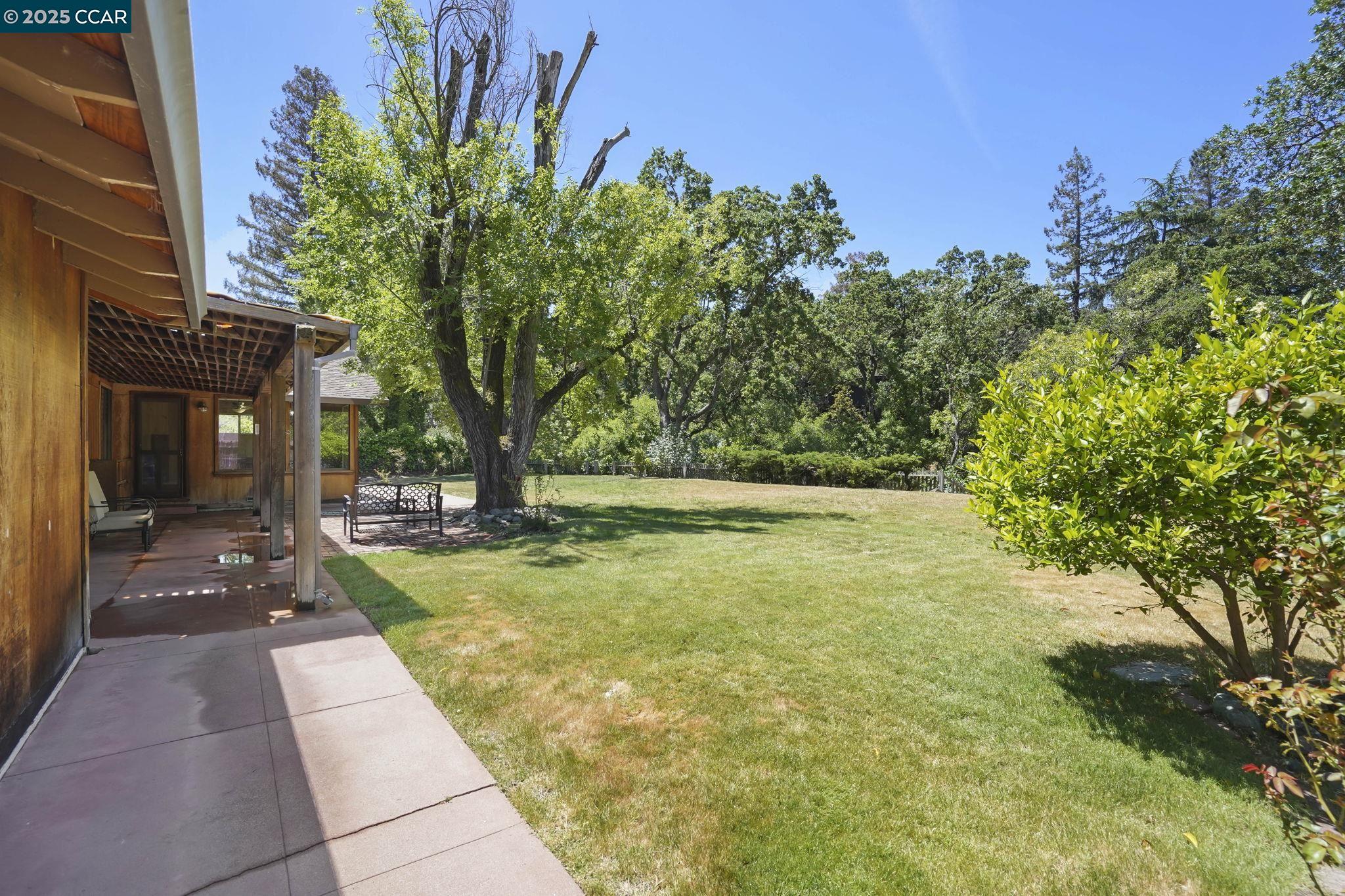 586 Lakewood Cir