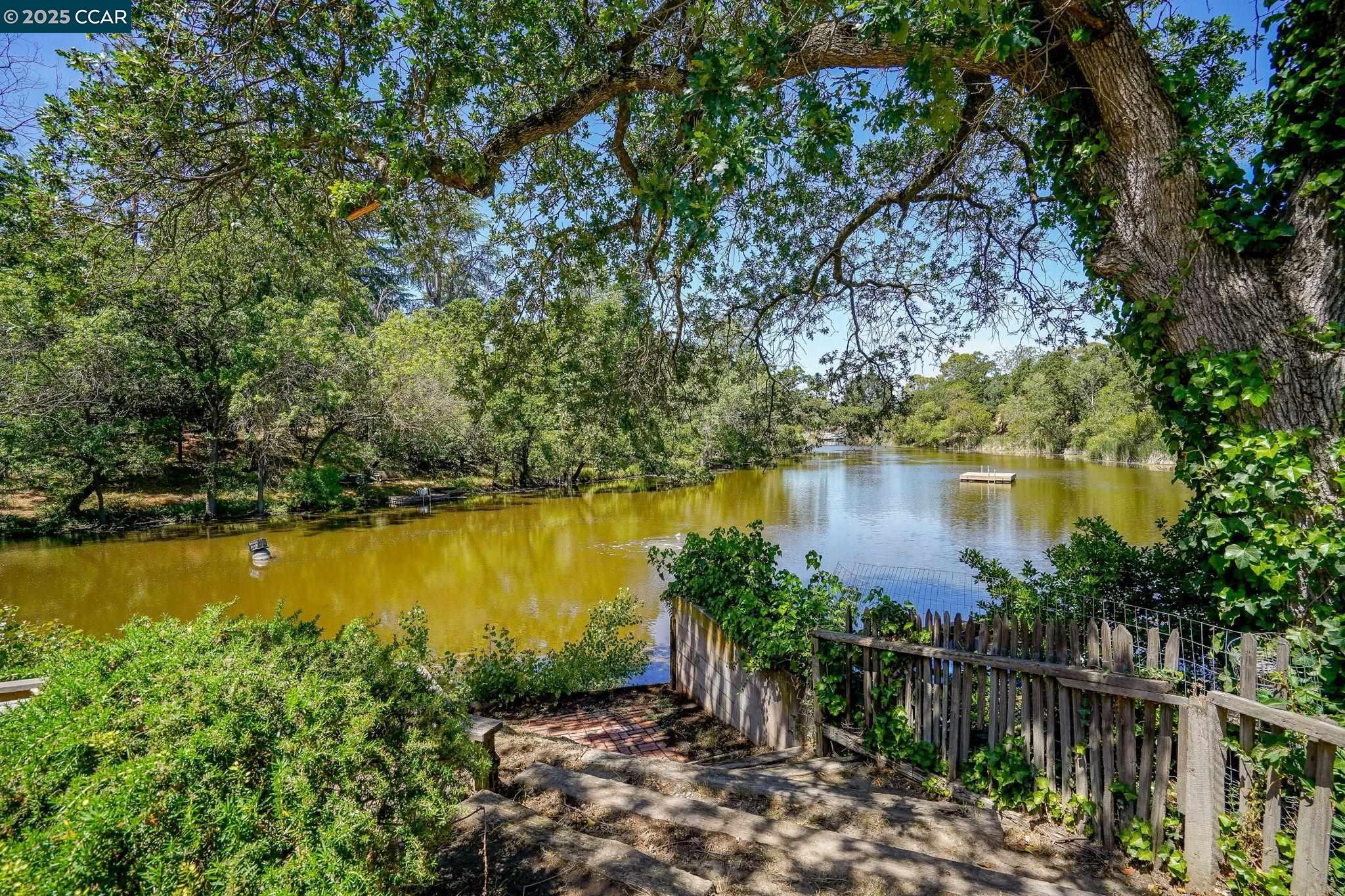 586 Lakewood Cir