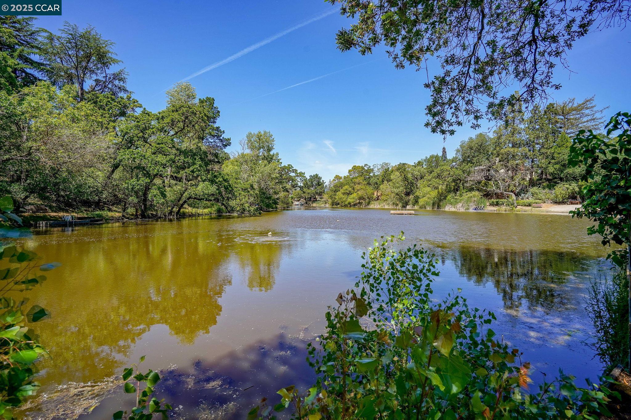 586 Lakewood Cir