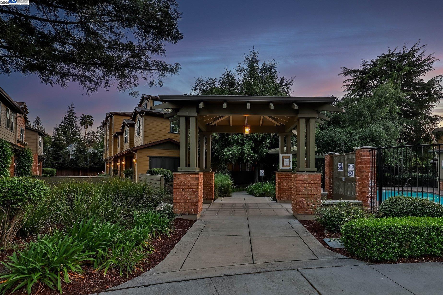 726 El Paseo Cir