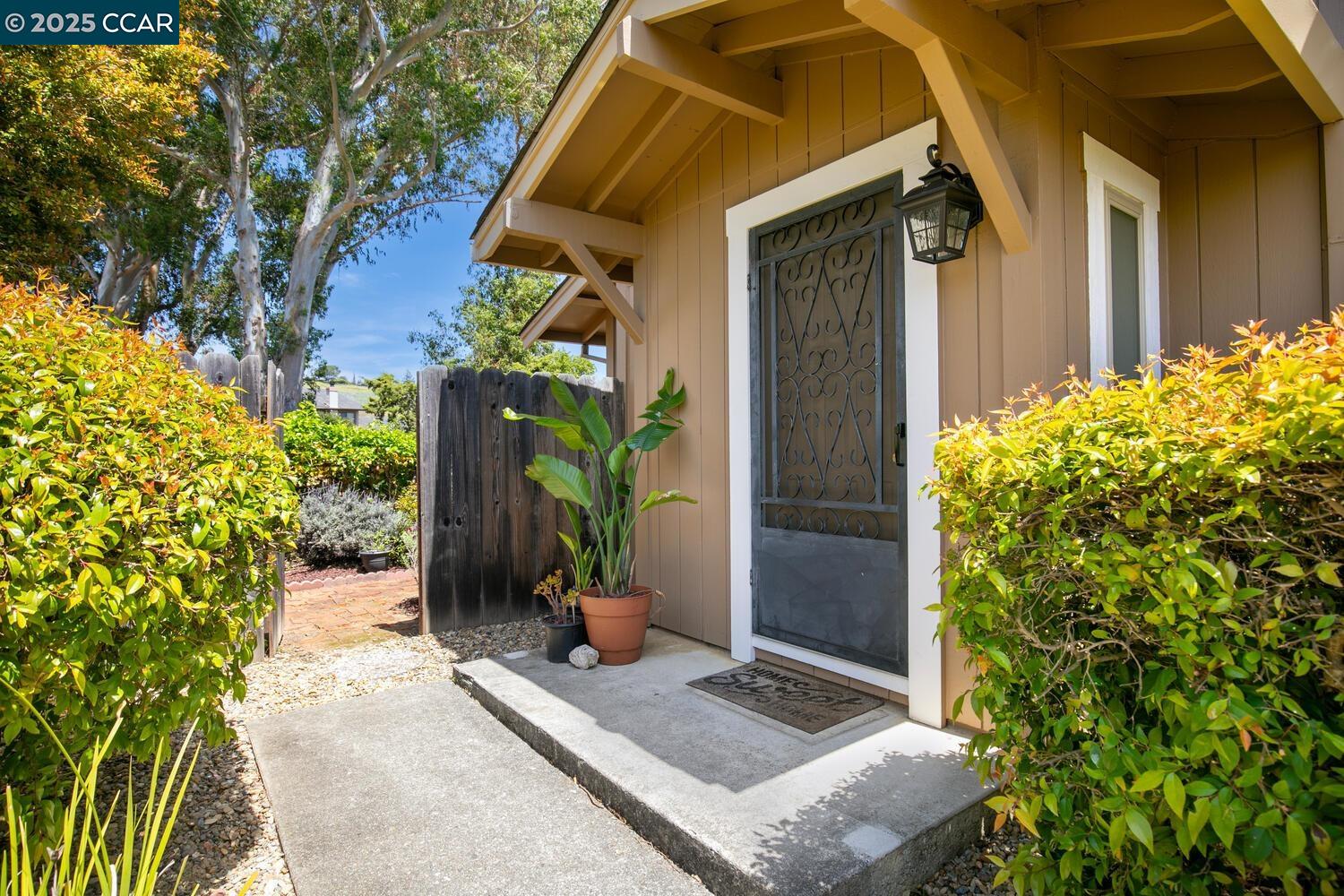 1293 Grove Circle